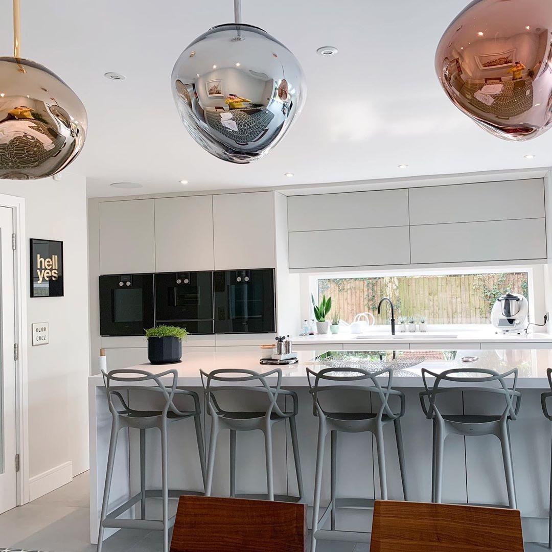 Dynamic Surface Glass Pendant Light S10