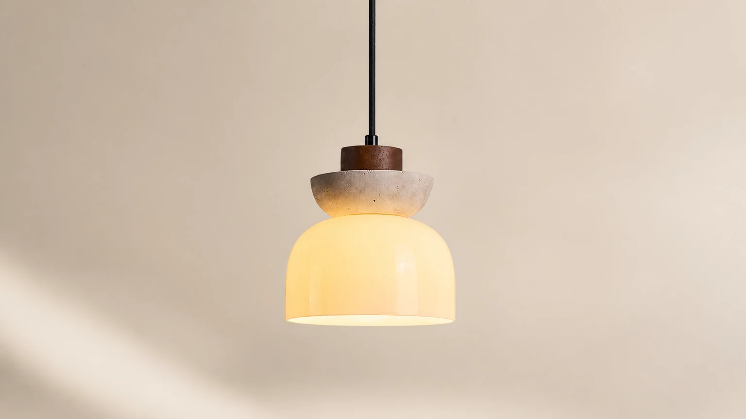 Lampa wisząca Paolina D23 w ciepłej scenerii wnętrza