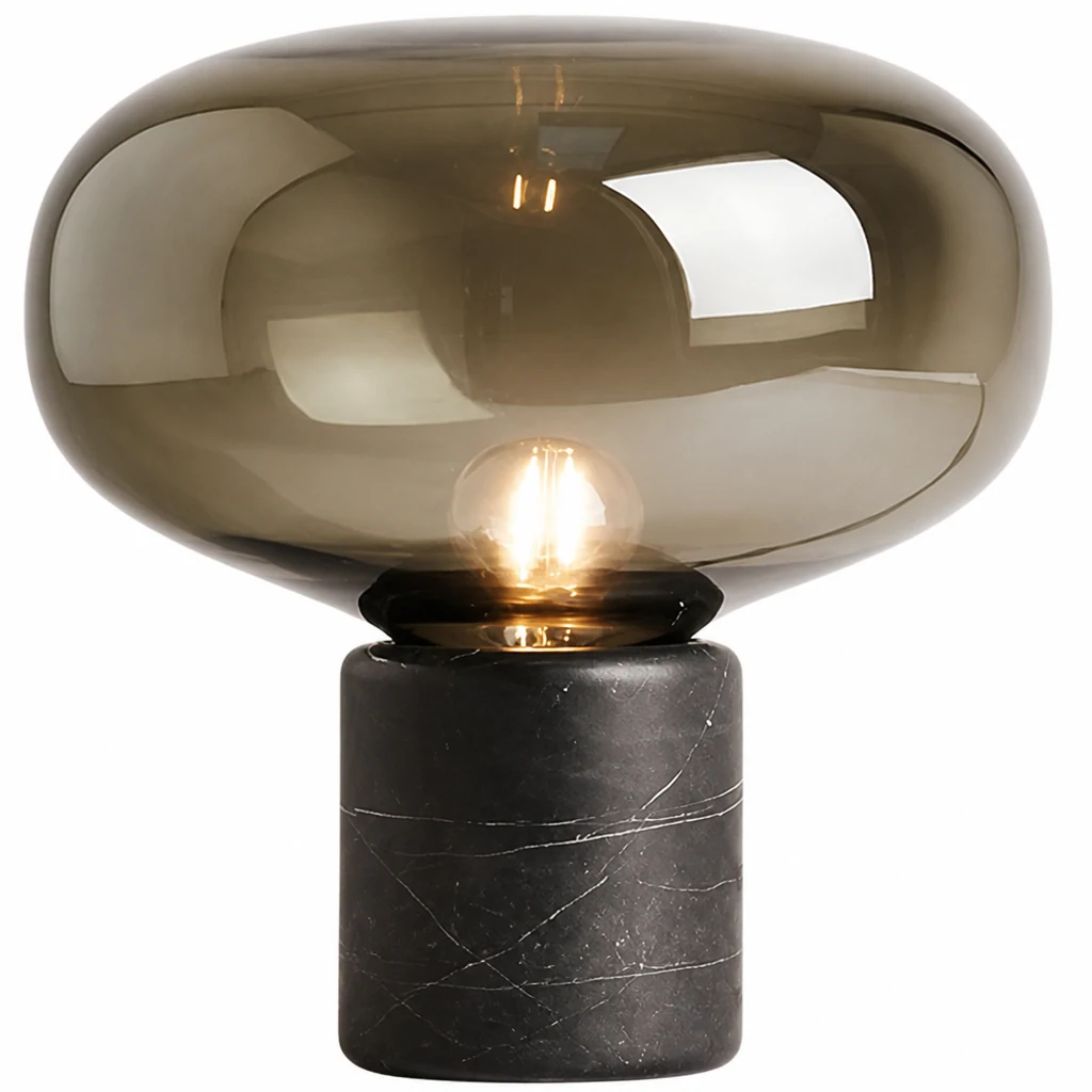 Zbliżenie szczegółów wykończenia ze szkła i marmuru lampy stołowej Vintage Orb Bauhaus