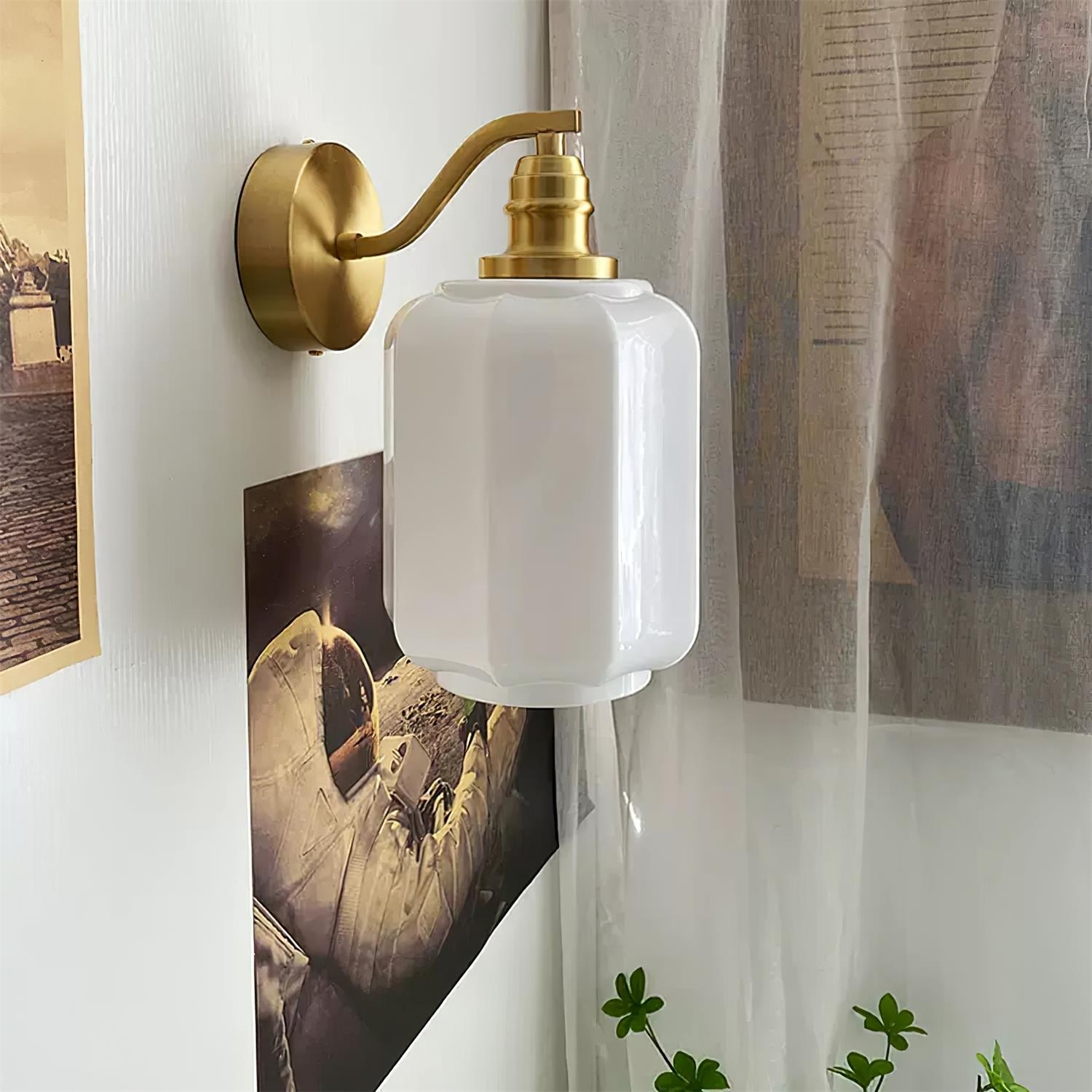 Henry Plug In Wall Lamp D42