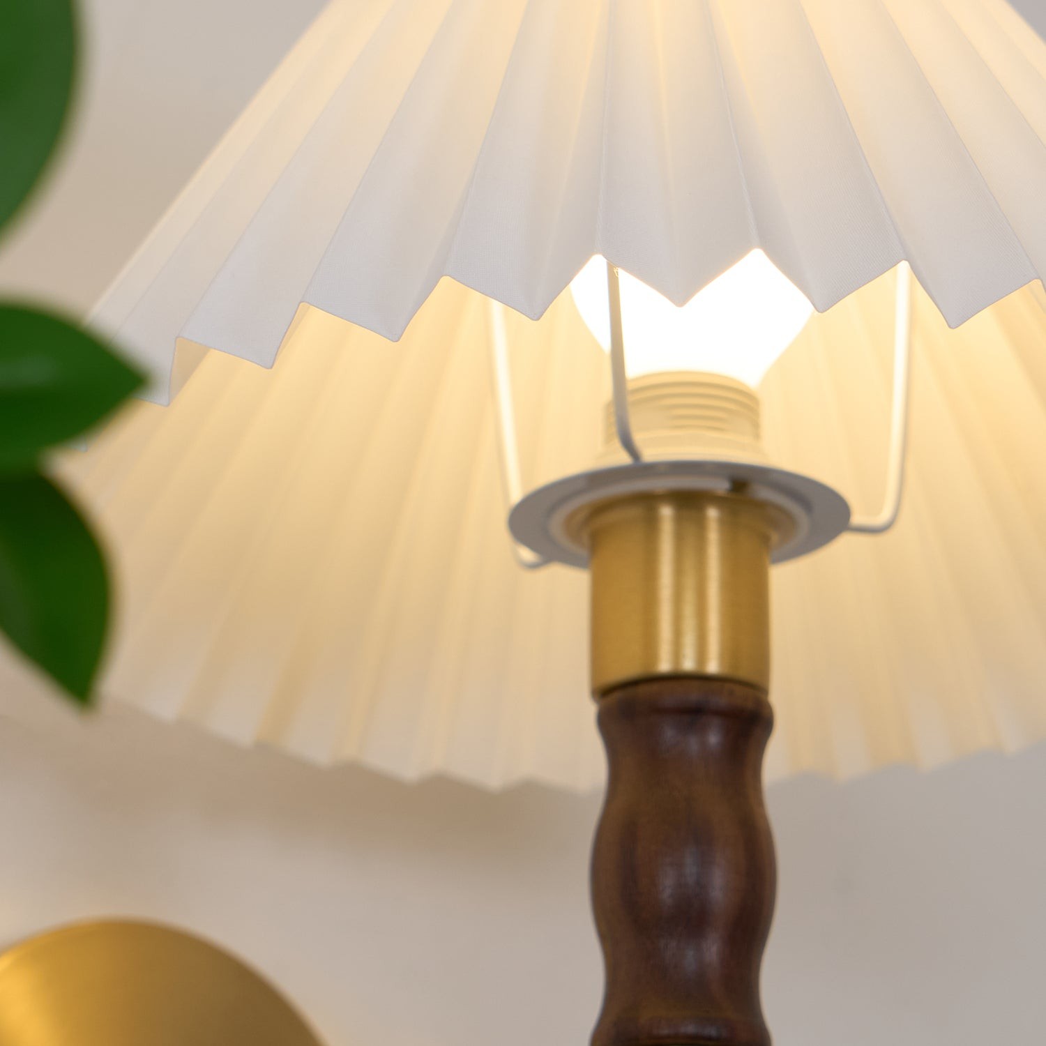 Japanese Retro Walnut Atmosphere Wall Light For Bedroom M436