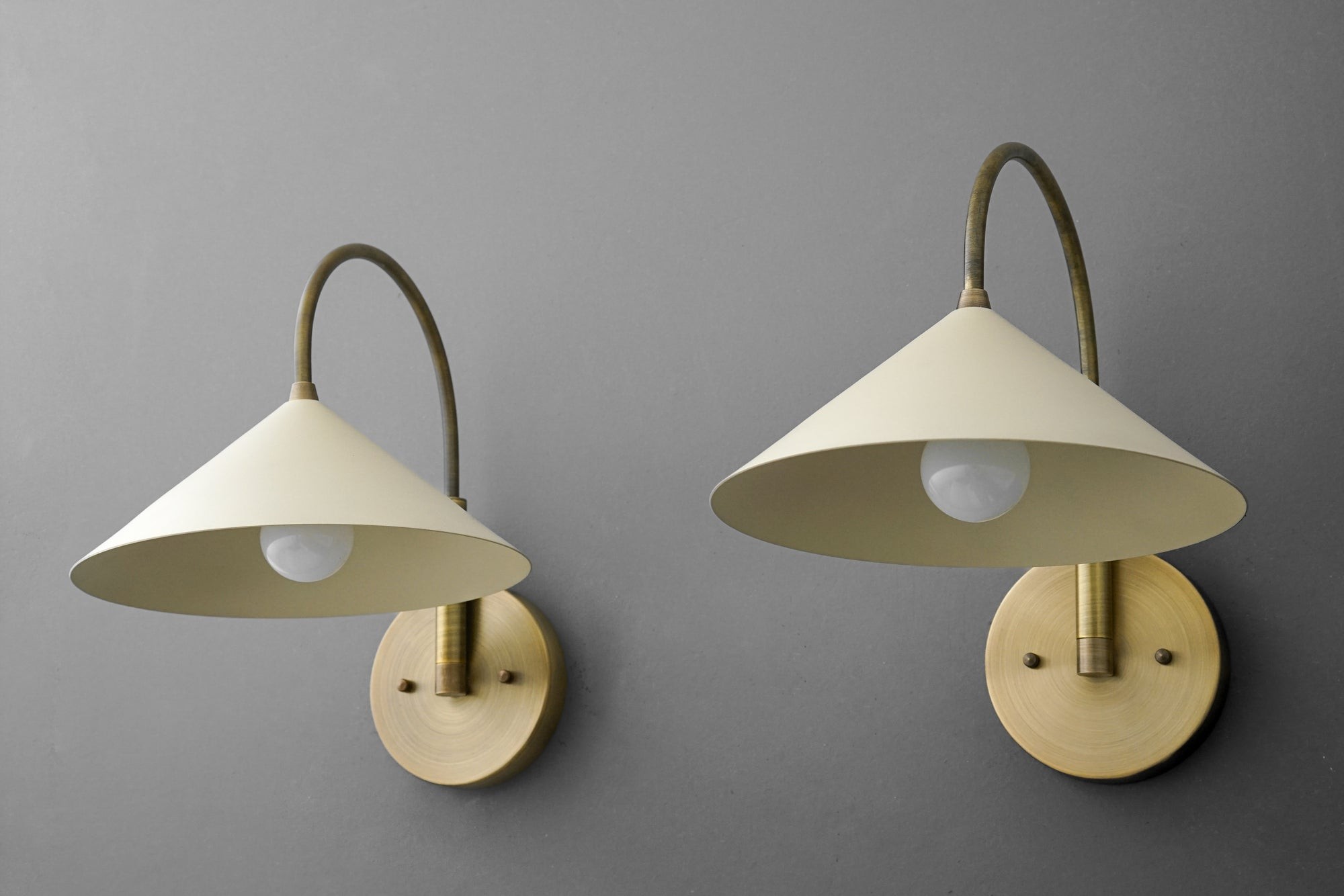 Curva Metal Vintage Wall Sconce - Elegant Cone Shade for Bedrooms T394