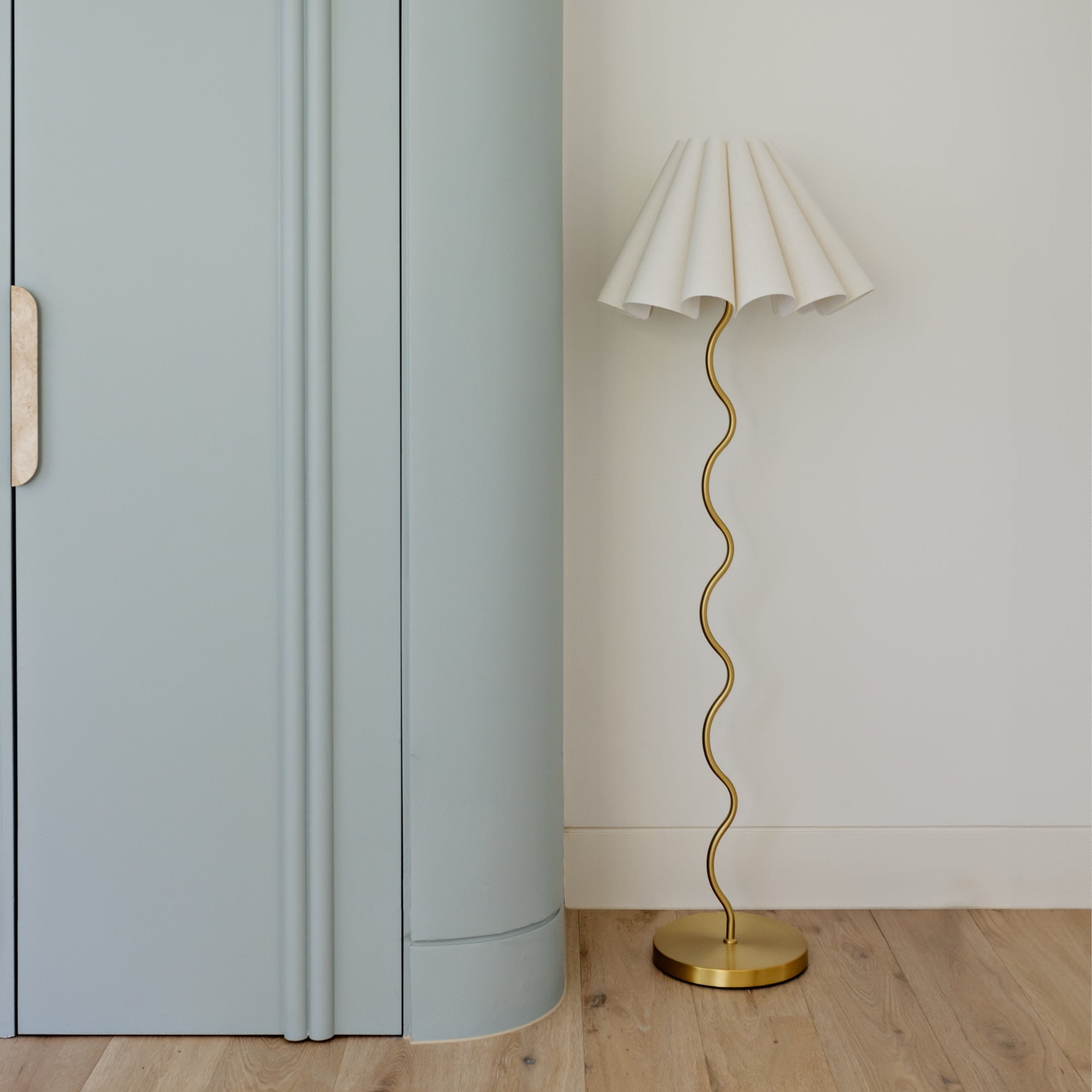 Cora Floor Lamp D705