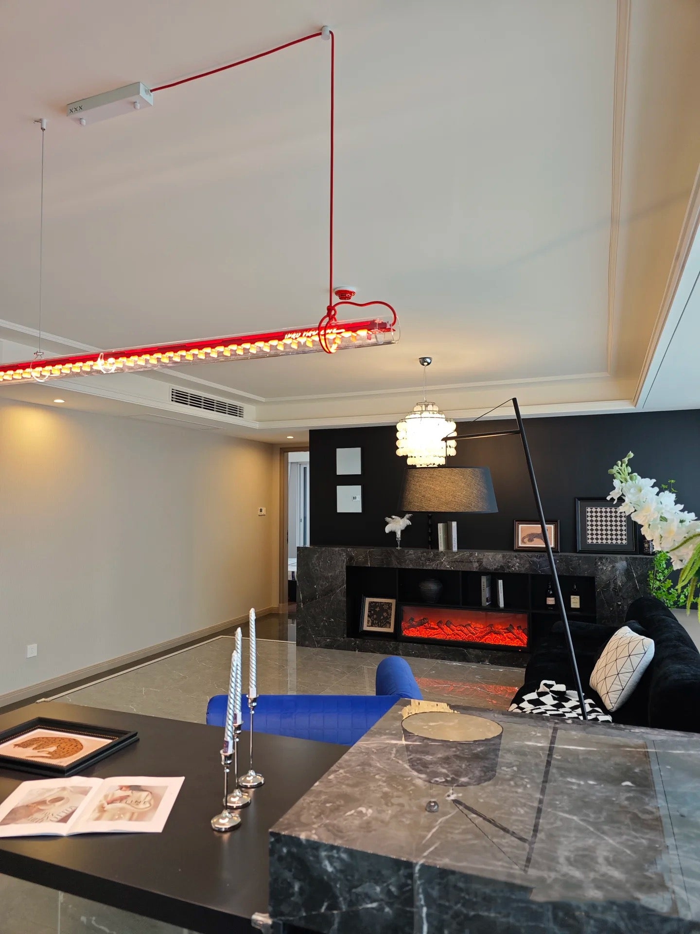 Tubular Linear LED Pendant Lamp D696