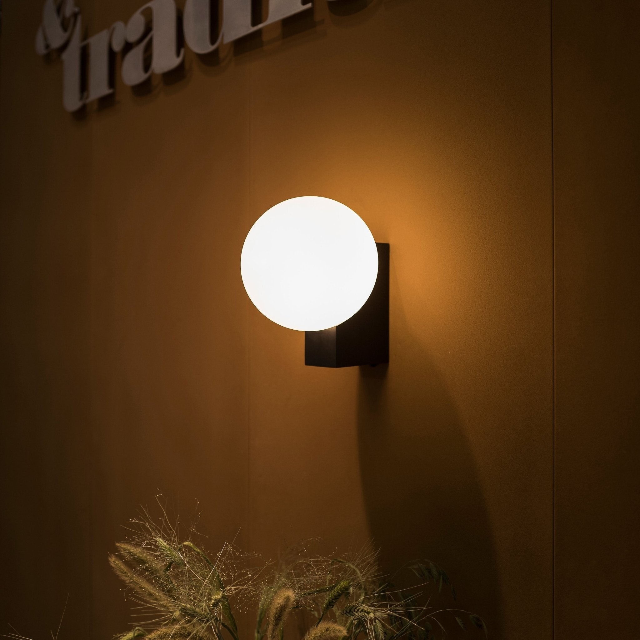 Minimalist Spherical Wall Lamp M547