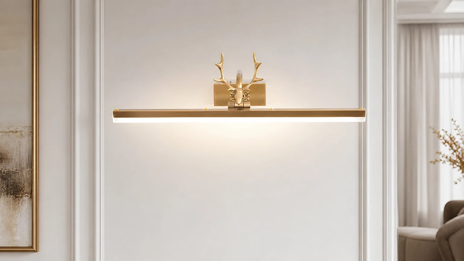 Die Wandleuchte M97 im linearen Design mit Metallgeweih ist in einer warmen Innenraumszene installiert.