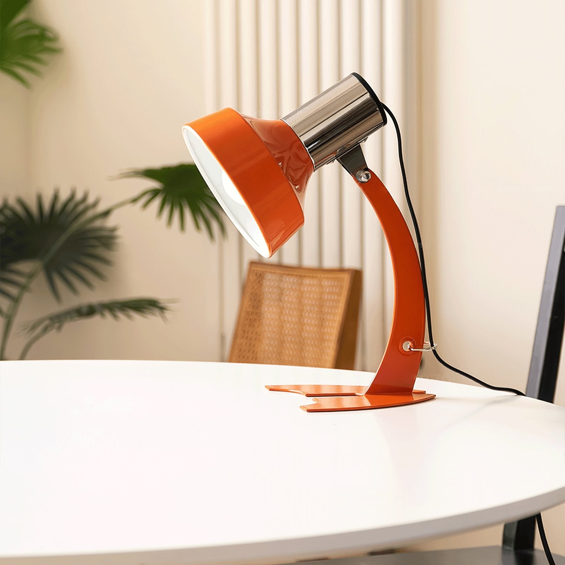 Fish Tail Arch Table Lamp M05