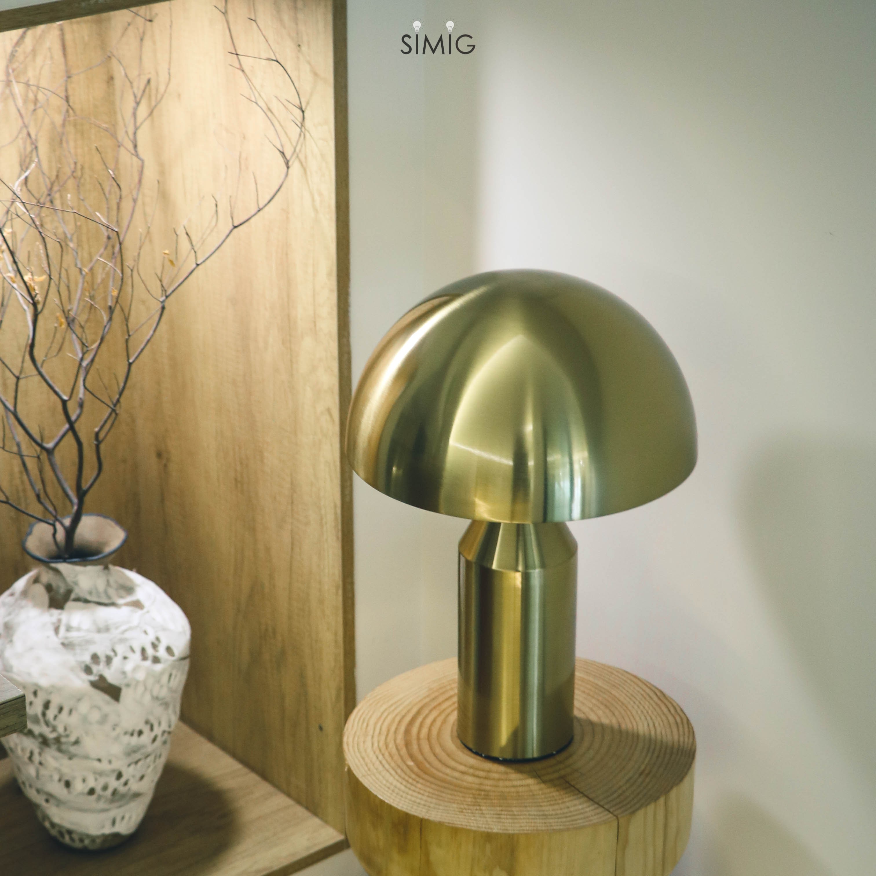 Modern Mushroom Metal Table Lamp for Bedroom