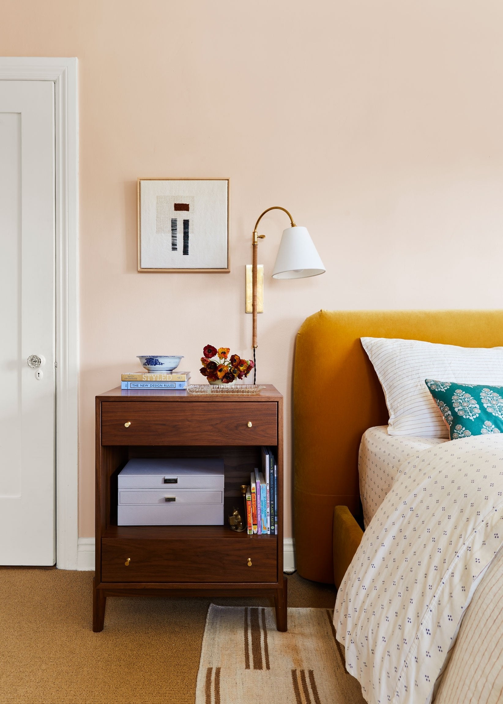 Curves Plug-In Sconce D595