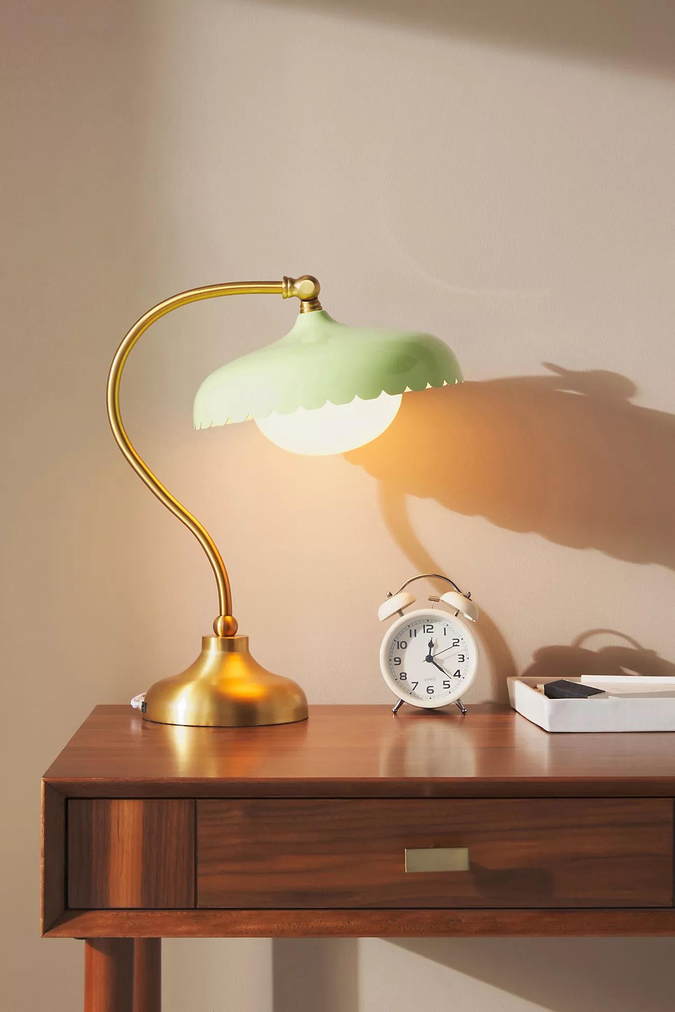 Rayla Scallop Task Lamp – Retro Task Lighting with Style T210