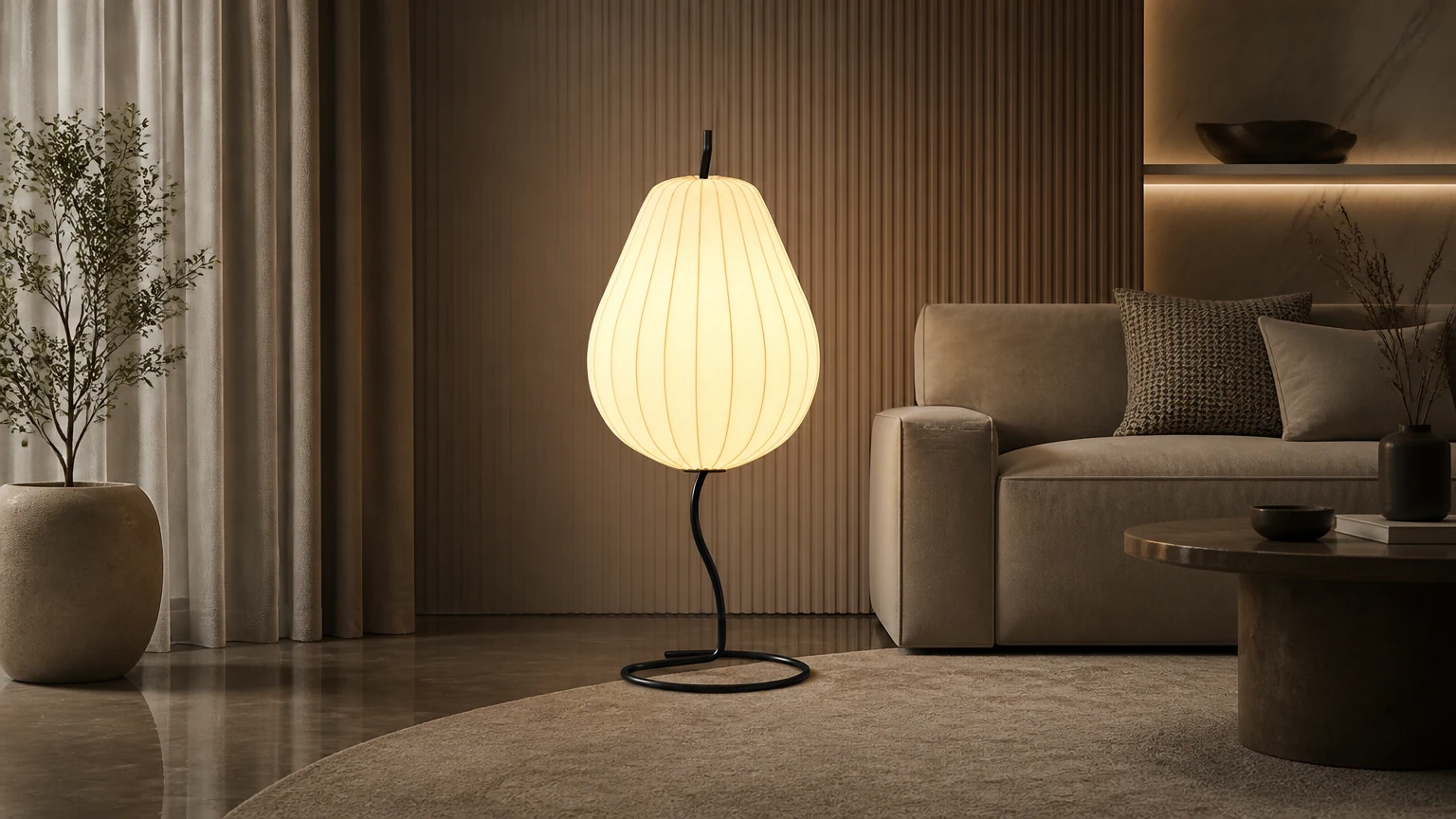 Lampa podłogowa w kształcie gruszki w ciepłej scenie salonu