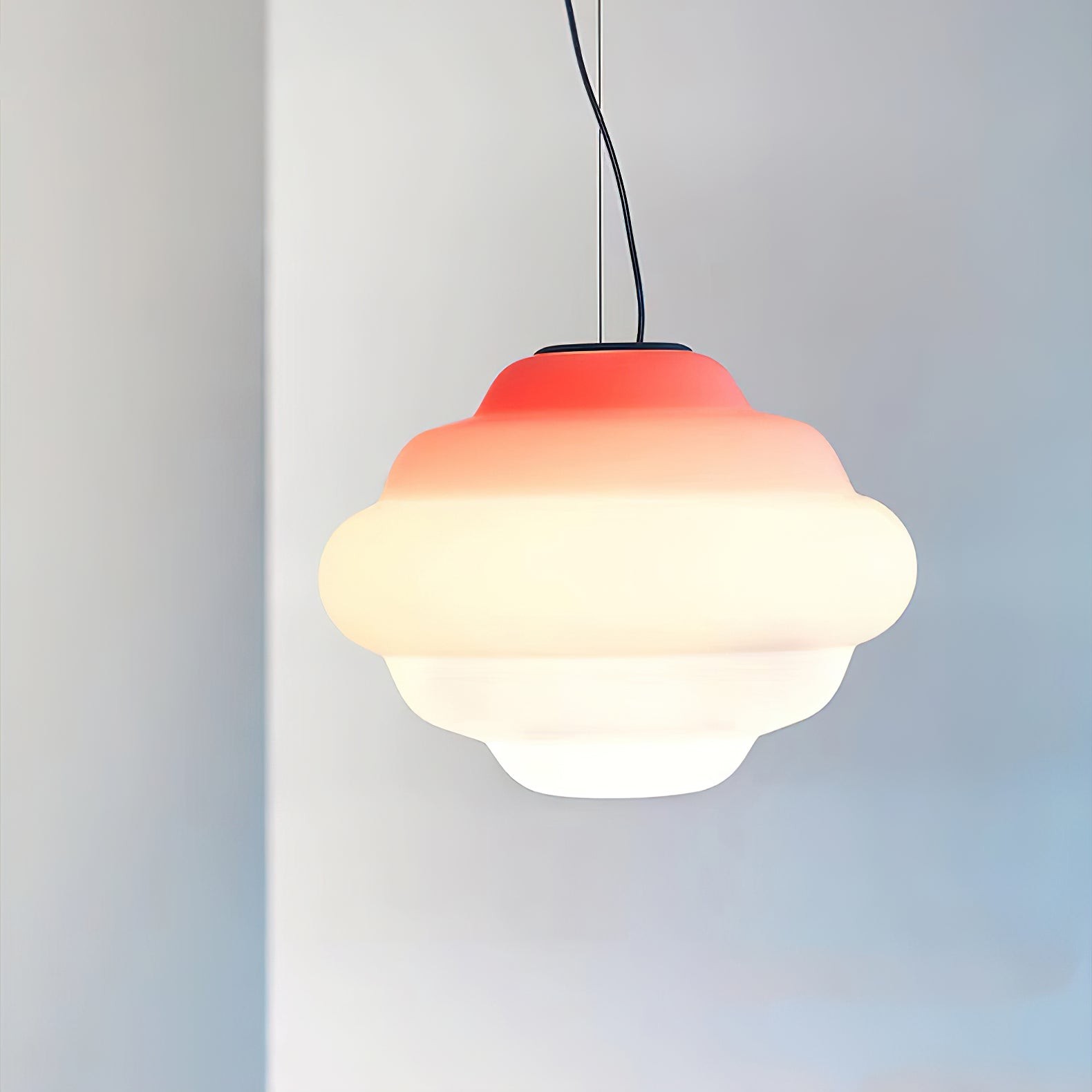 Gradient Cloudy-pendellampe i minimalistisk interiør