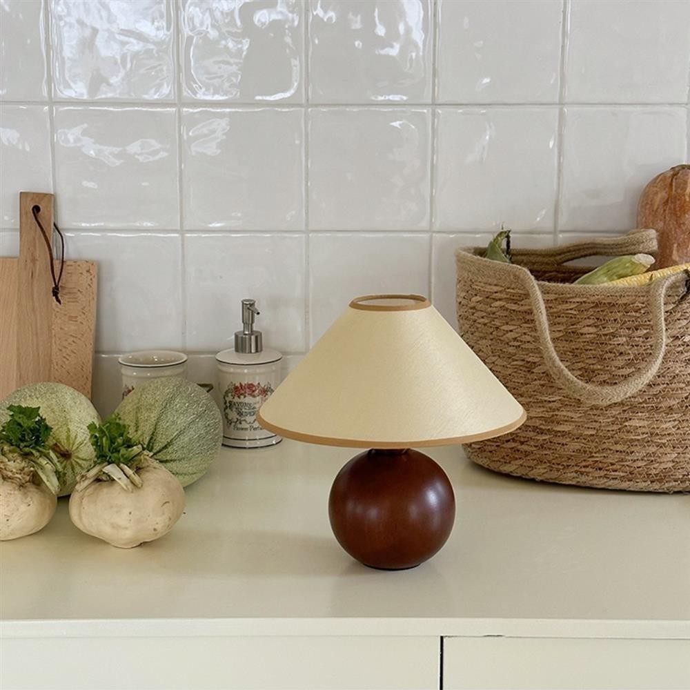 Lniana lampa stołowa Ambient S71 na blacie z koszem i dekoracją