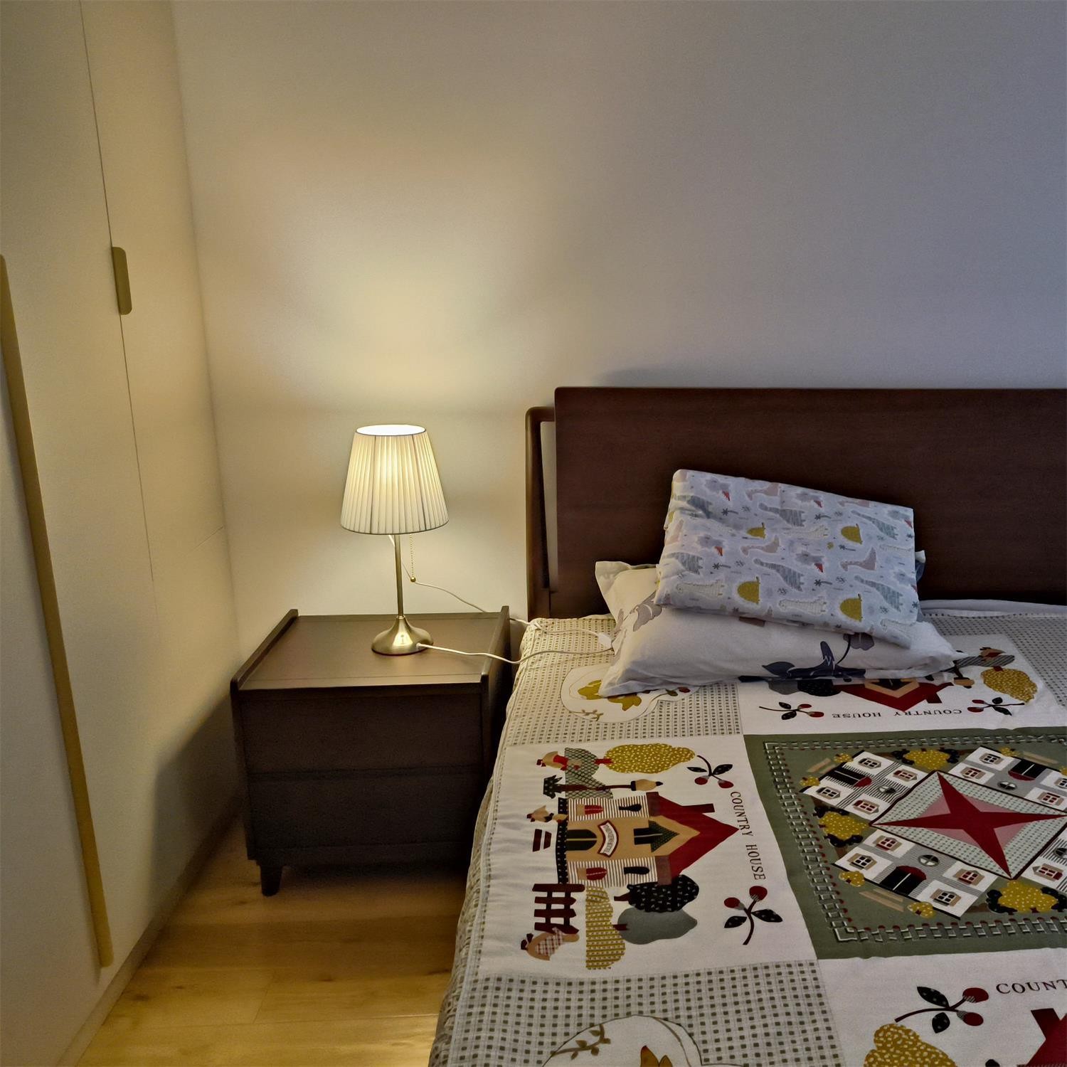 Metal Base Bedside Table Lamp M91