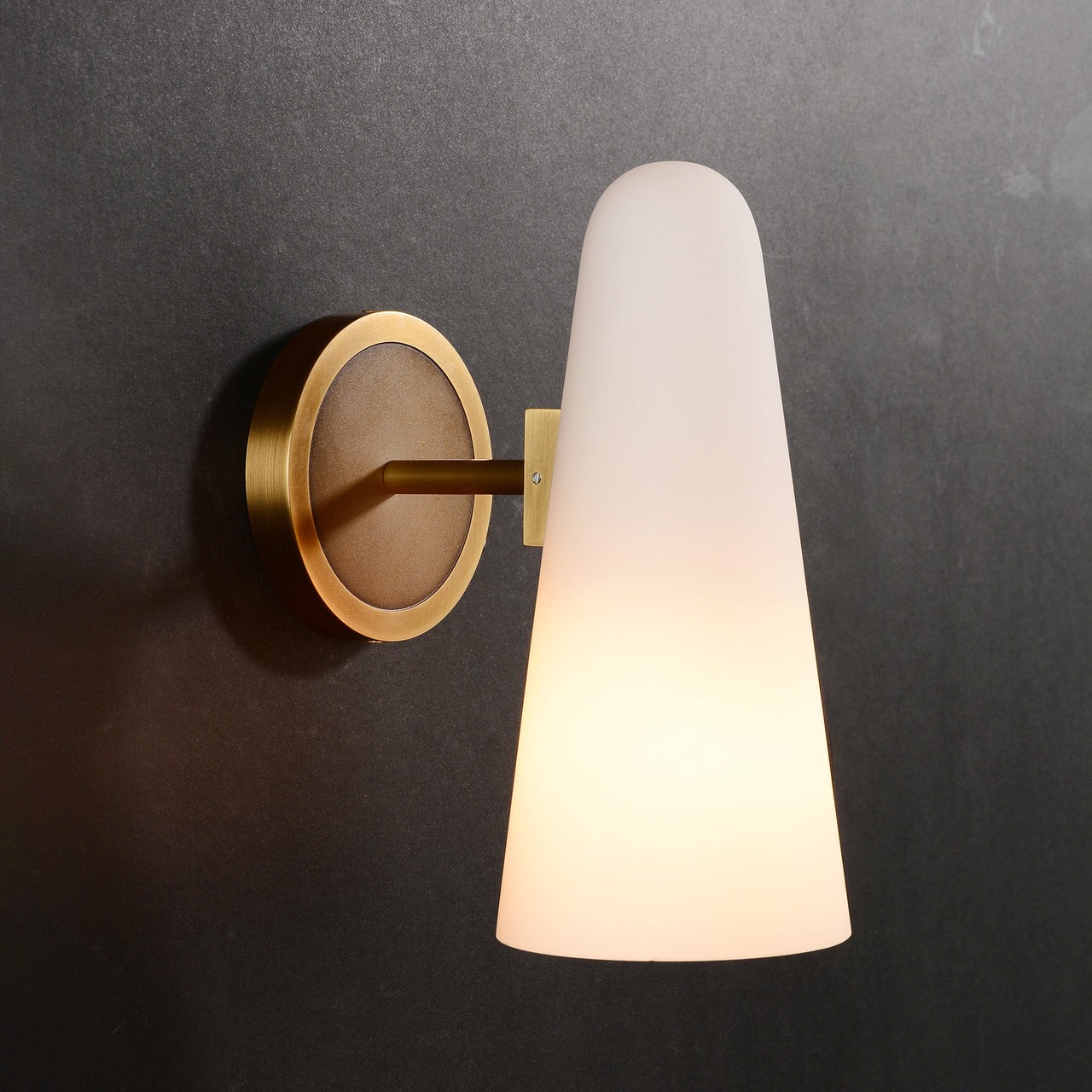 Nordic Simple Light Luxury Brass Wall Lamp M131