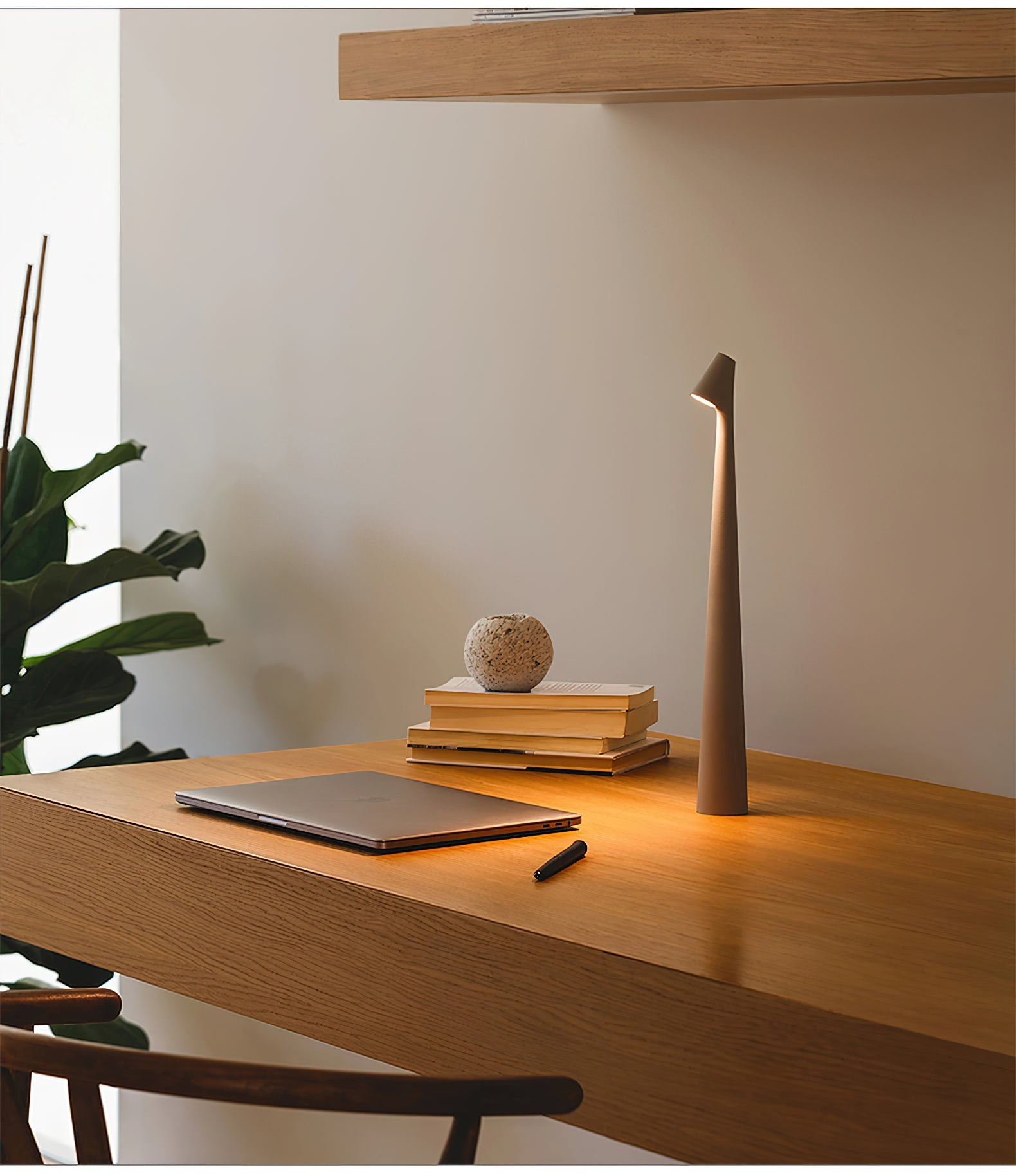 Creative Tall Portable Table Lamp M497