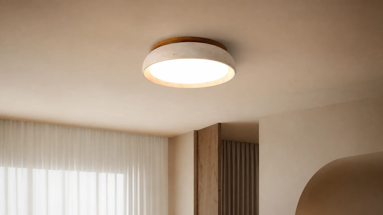 Trawertynowa lampa sufitowa Torvella zainstalowana w skandynawskim wnętrzu