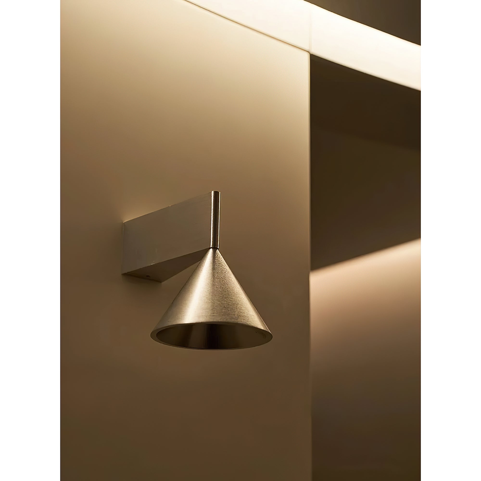Apollo Aluminum Wall Lamp D720