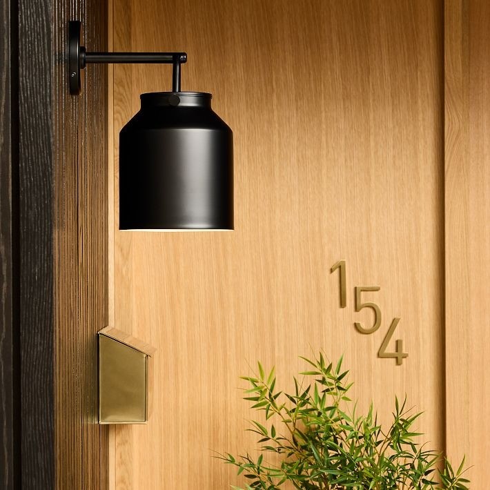 Hanton Minimalist Outdoor Wall Light - Matte Metal Industrial Sconce for Modern Spaces T154