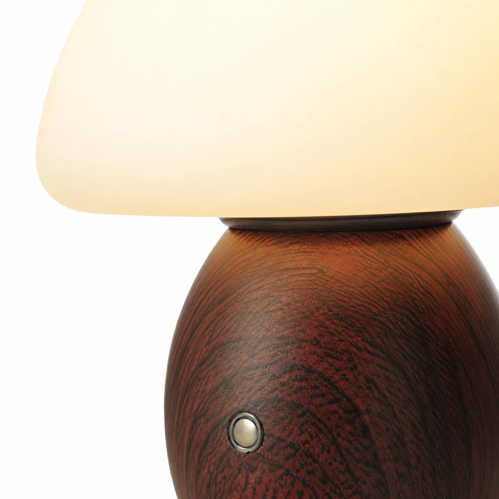 Zbliżenie na wykończenie lampy LED Mushroom Touch