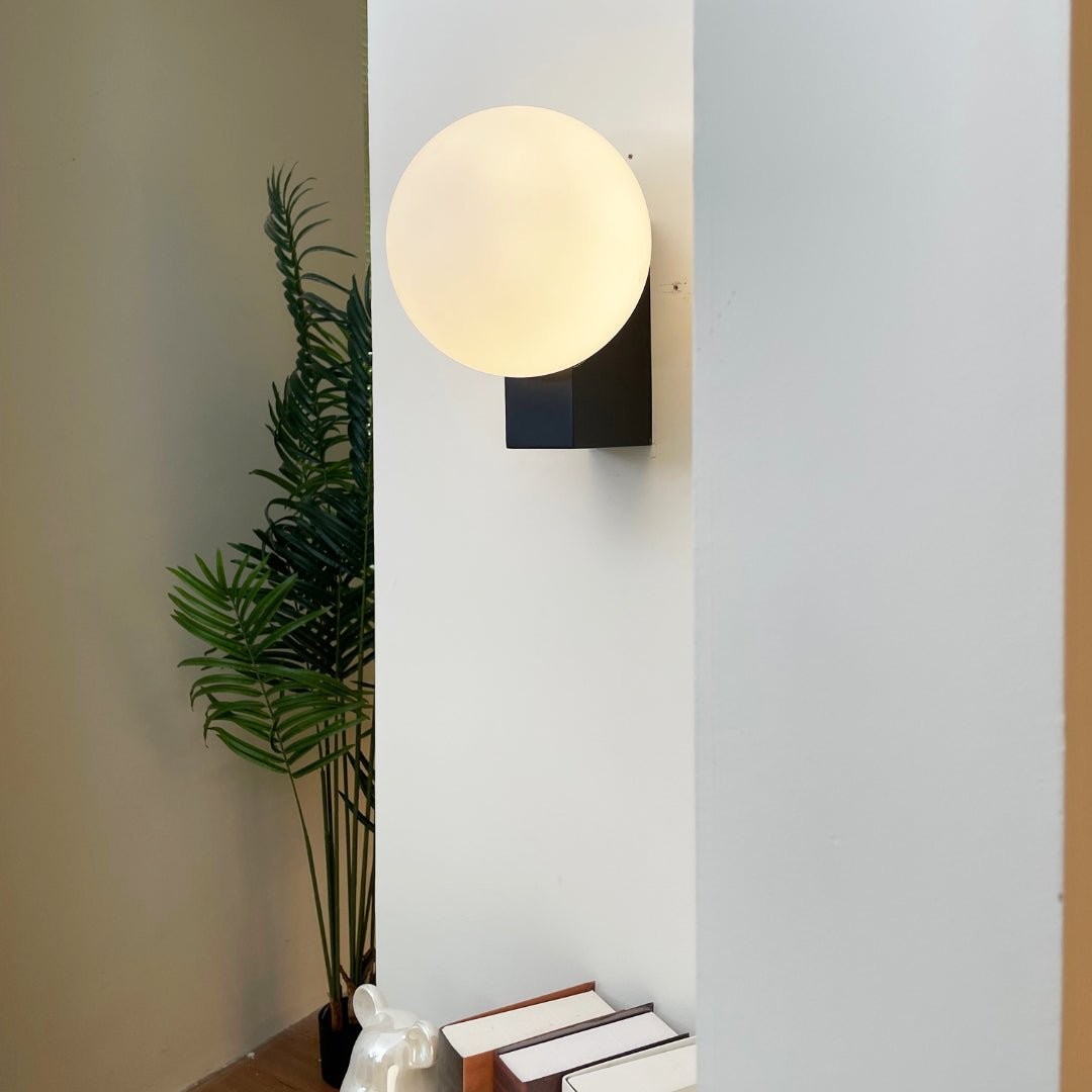 Minimalist Spherical Wall Lamp M547