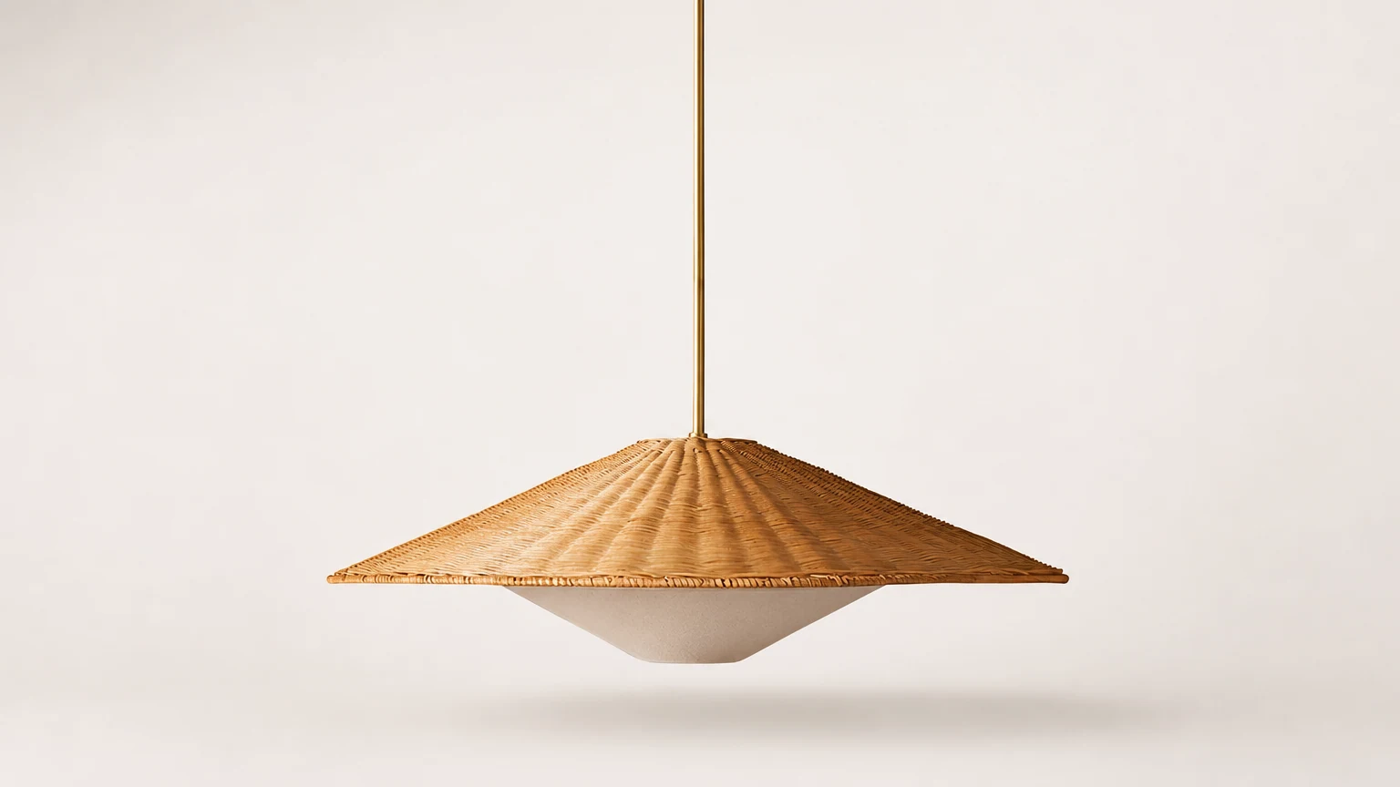 Rattanowa lampa wisząca M29 w ciepłym wnętrzu