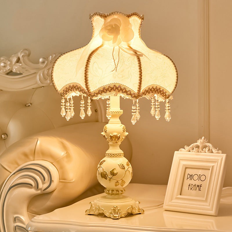 Classic European Vase Base Resin Fabric Table Lamp M108