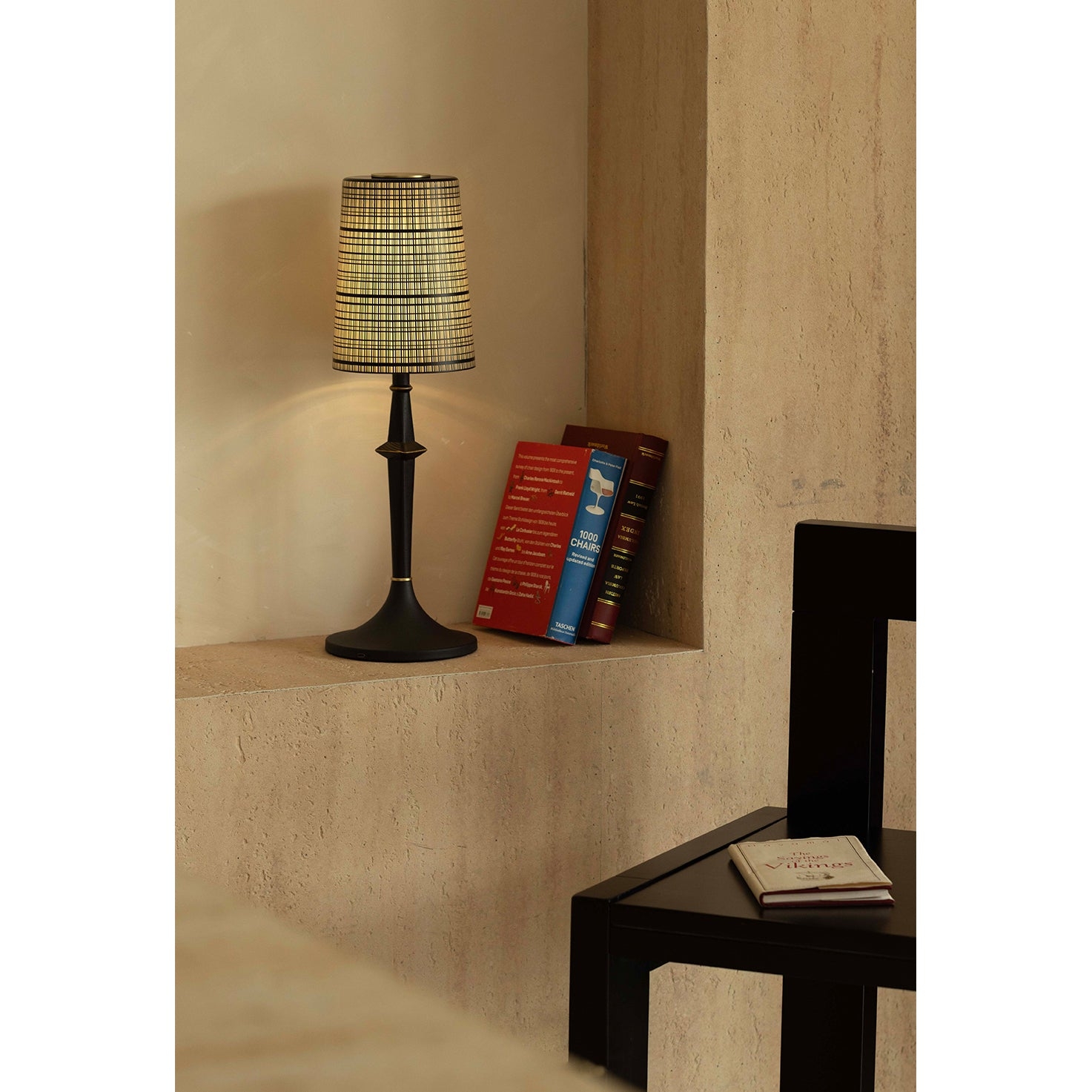 Devon Black Table Lamp D709