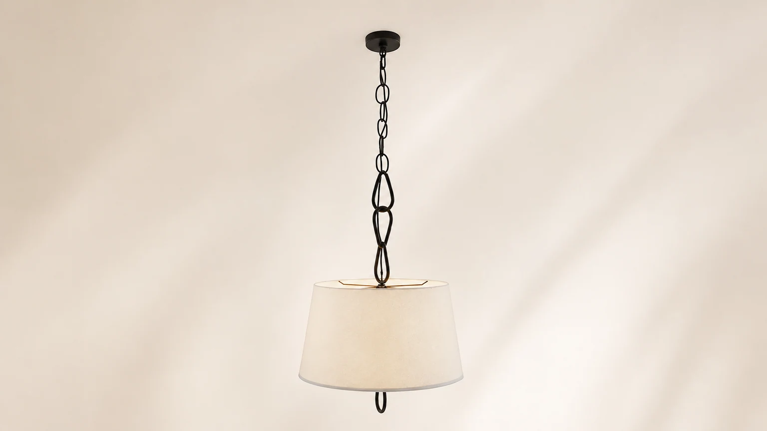 Lampa wisząca Parkman D605 pokazana jako lampa sufitowa umieszczona centralnie w pomieszczeniu