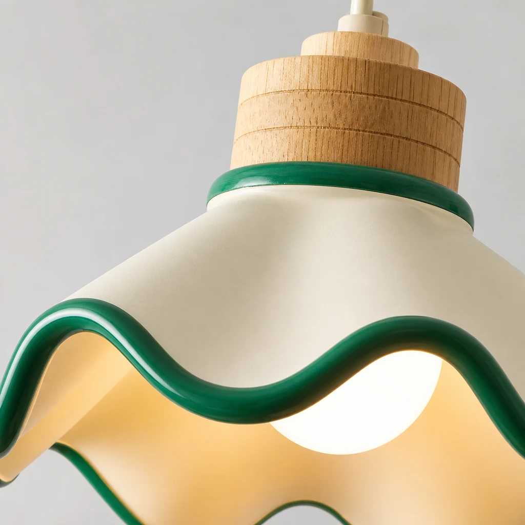 Zbliżenie na klosz i wykończenie lampy wiszącej Tilda