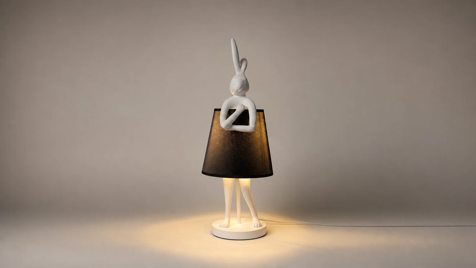 Lampa stołowa Chester Rabbit D575 w stylowym pomieszczeniu