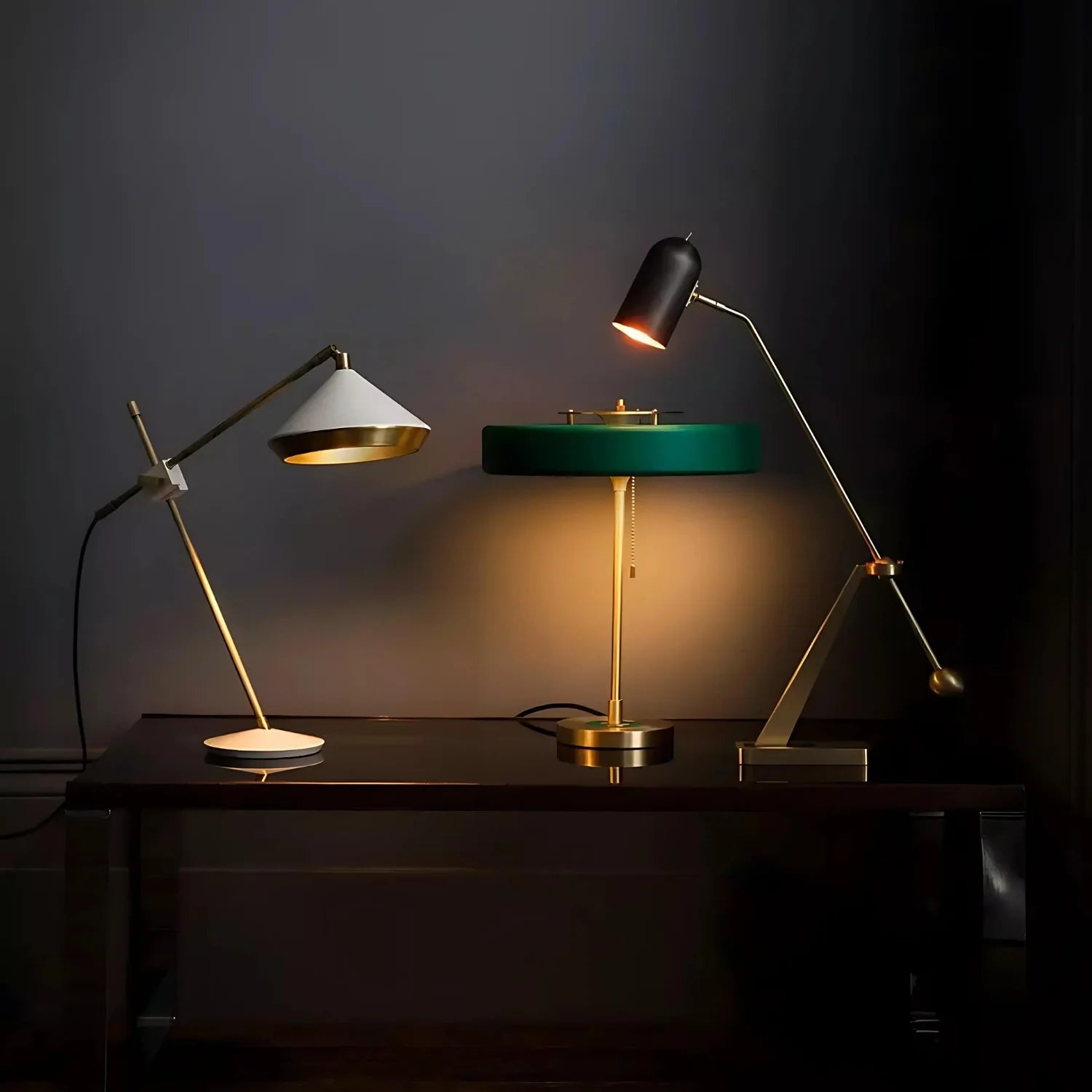 Radiant Tower of Light Minimalist Metal Table Lamp D803