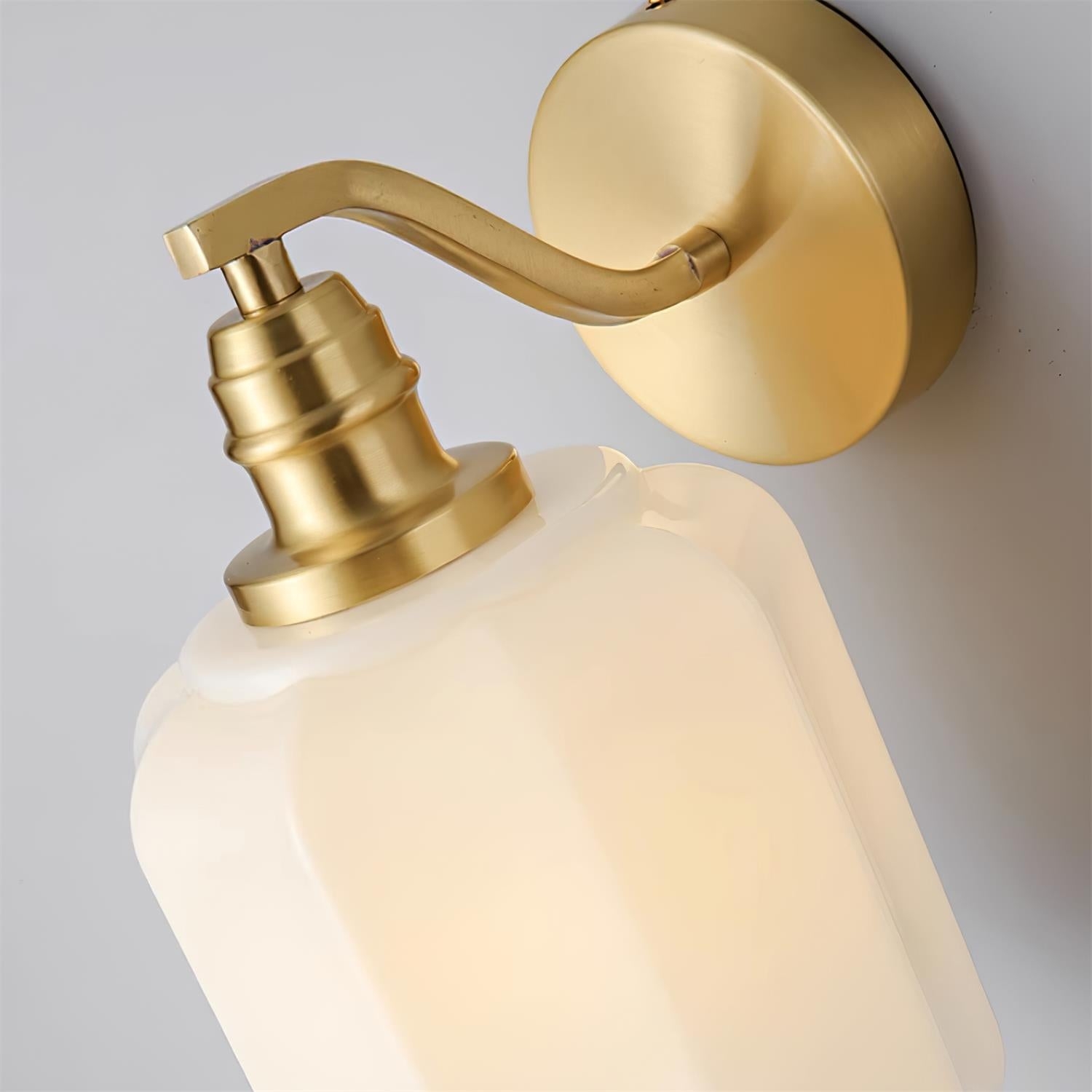 Henry Plug In Wall Lamp D42