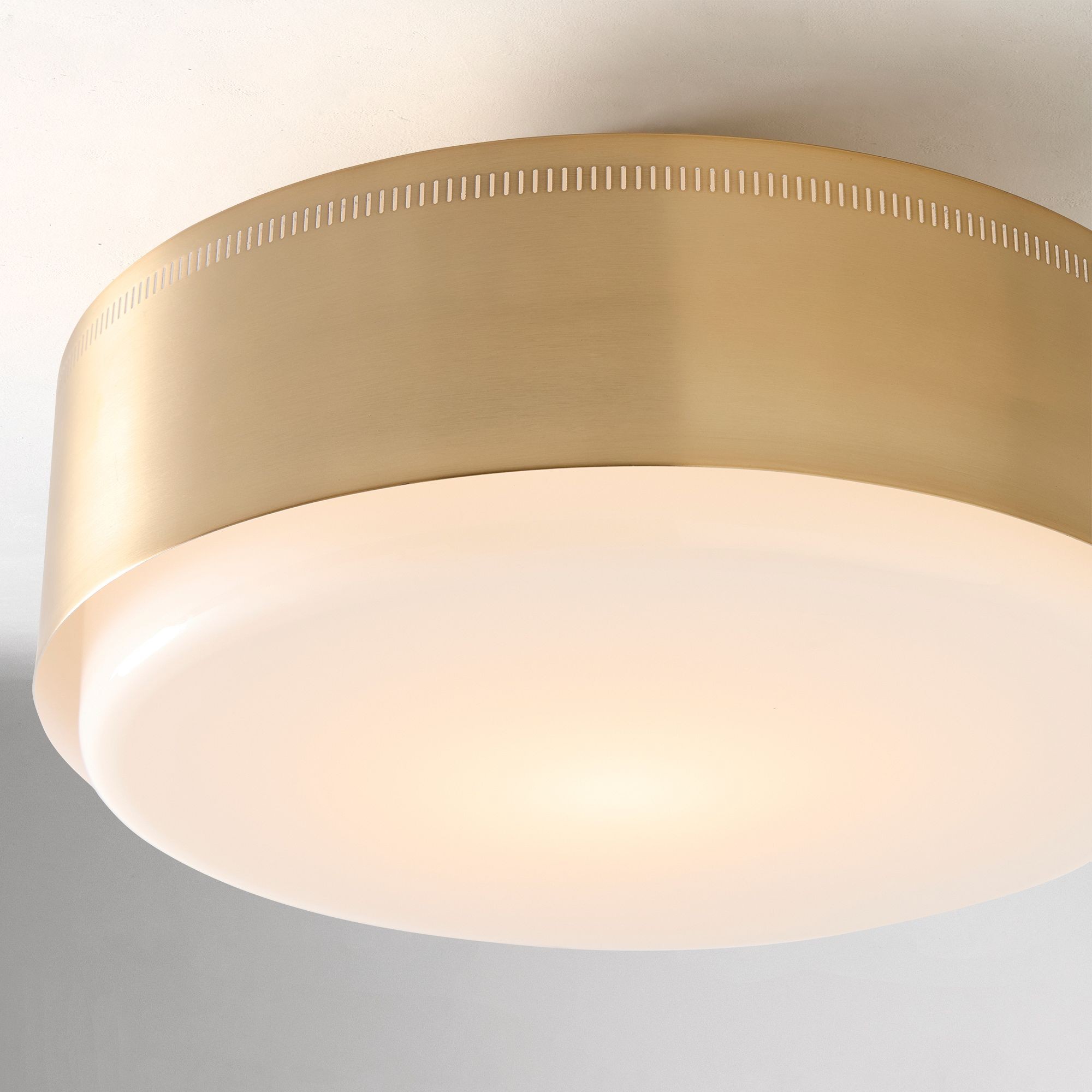 Bolvira Metal Flush Mount - Contemporary Ceiling Light with Subtle Glow T070