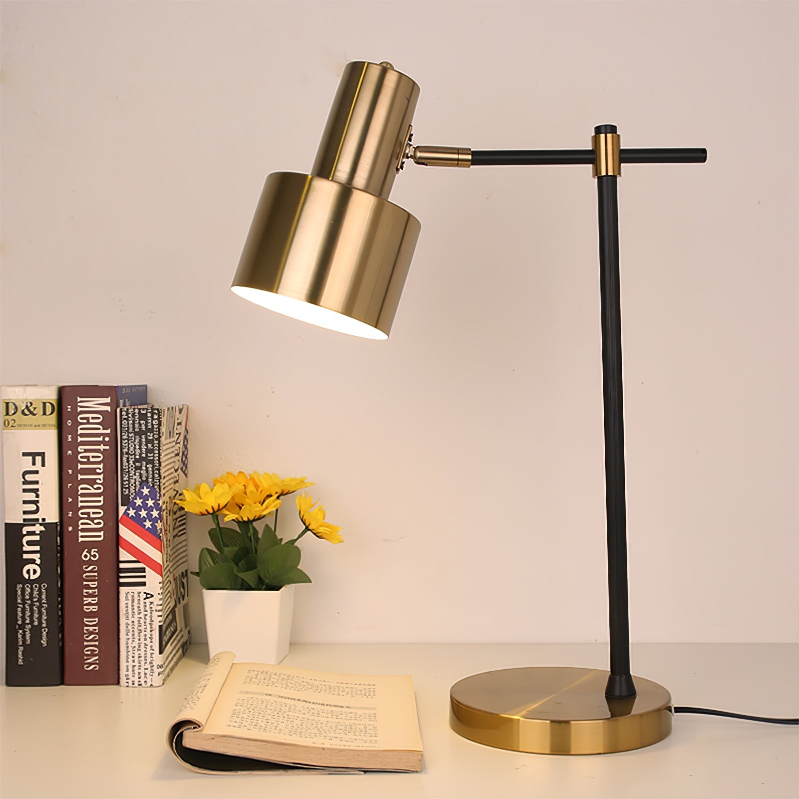 Metal Minimalist Art Deco Table Lamp M544