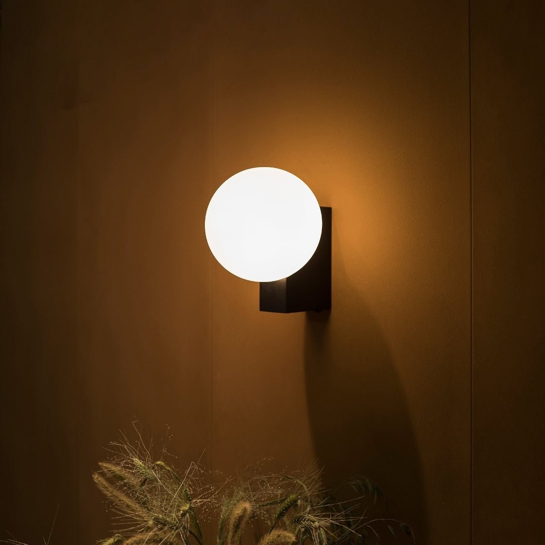 Minimalist Spherical Wall Lamp M547