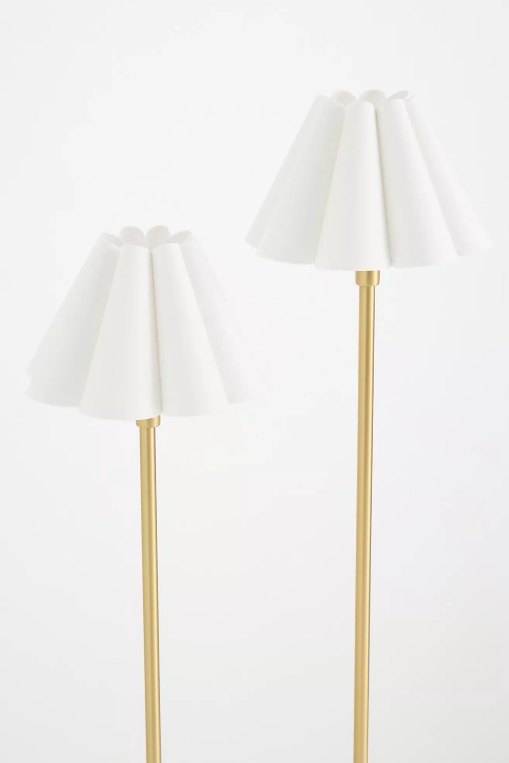 Capirise Gold Scalloped Shade Floor Lamp - Contemporary Metal Lighting for Bedroom T058