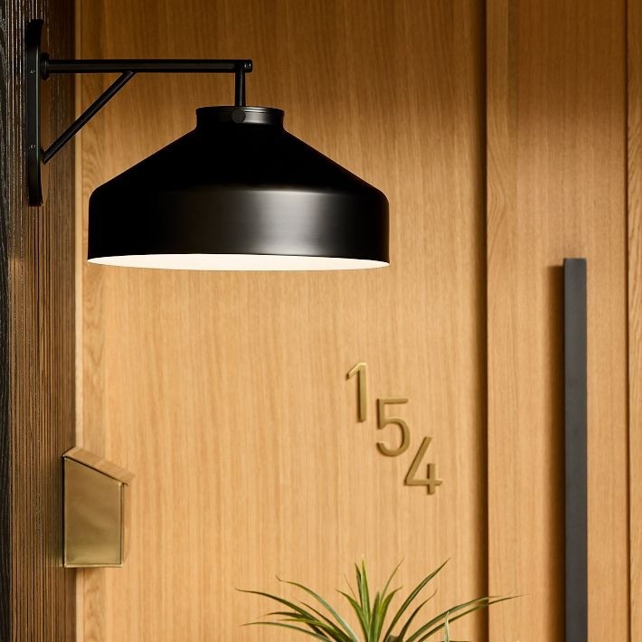 Hanton Minimalist Outdoor Wall Light - Matte Metal Industrial Sconce for Modern Spaces T154