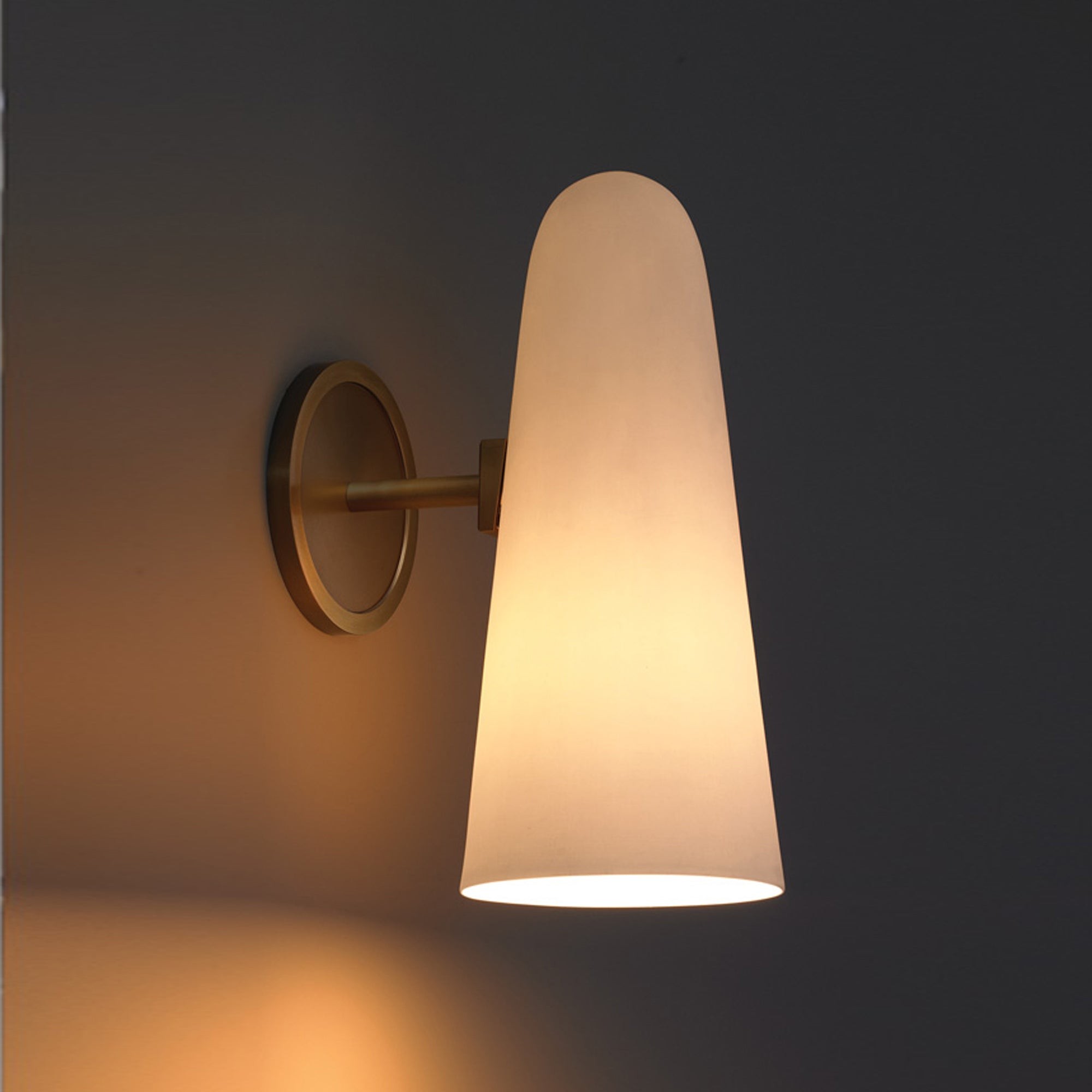 Nordic Simple Light Luxury Brass Wall Lamp M131