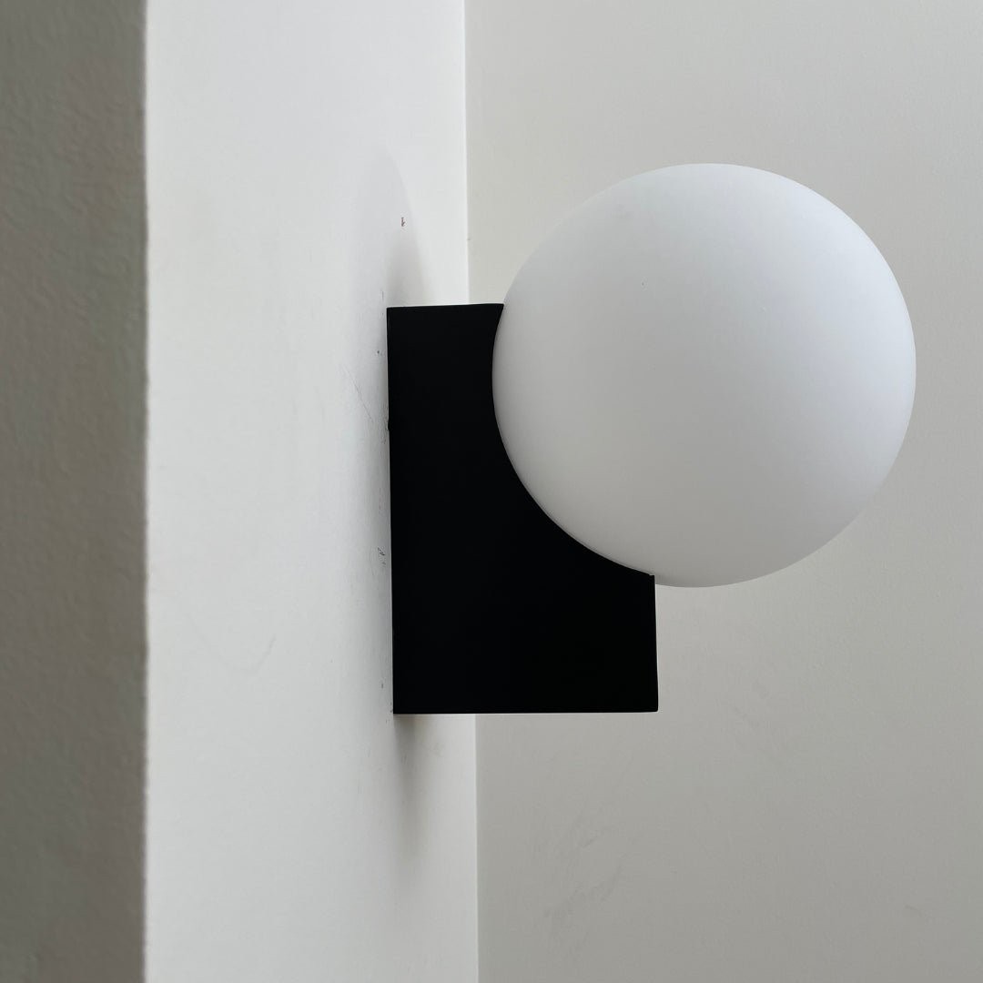 Minimalist Spherical Wall Lamp M547