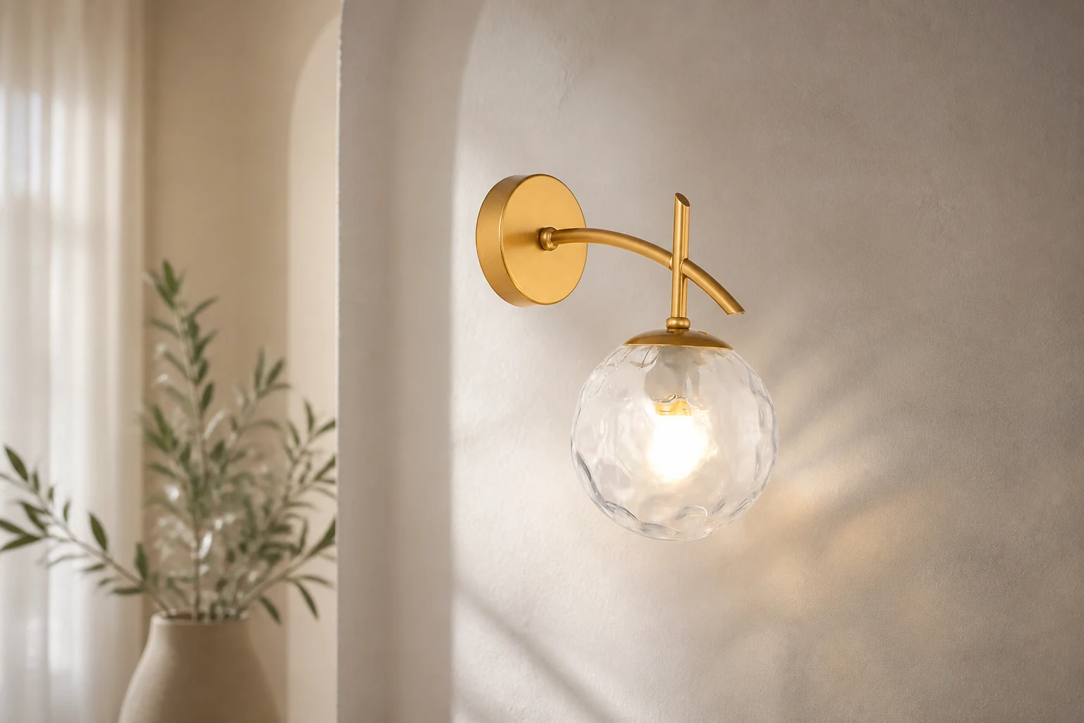 La lámpara de pared Celestial Orb D907 en una escena de una habitación de estilo de vida.