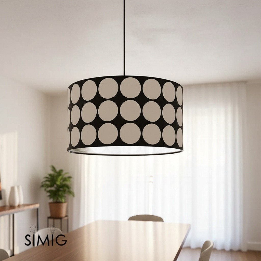 Lampa wisząca w kropki w jasnej scenerii jadalni i salonu