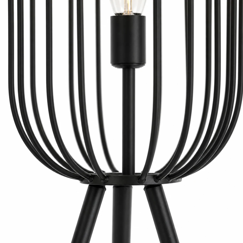 Detailaufnahme des Lampenschirms und der Oberfläche der Stehlampe „Stripe Cage“.