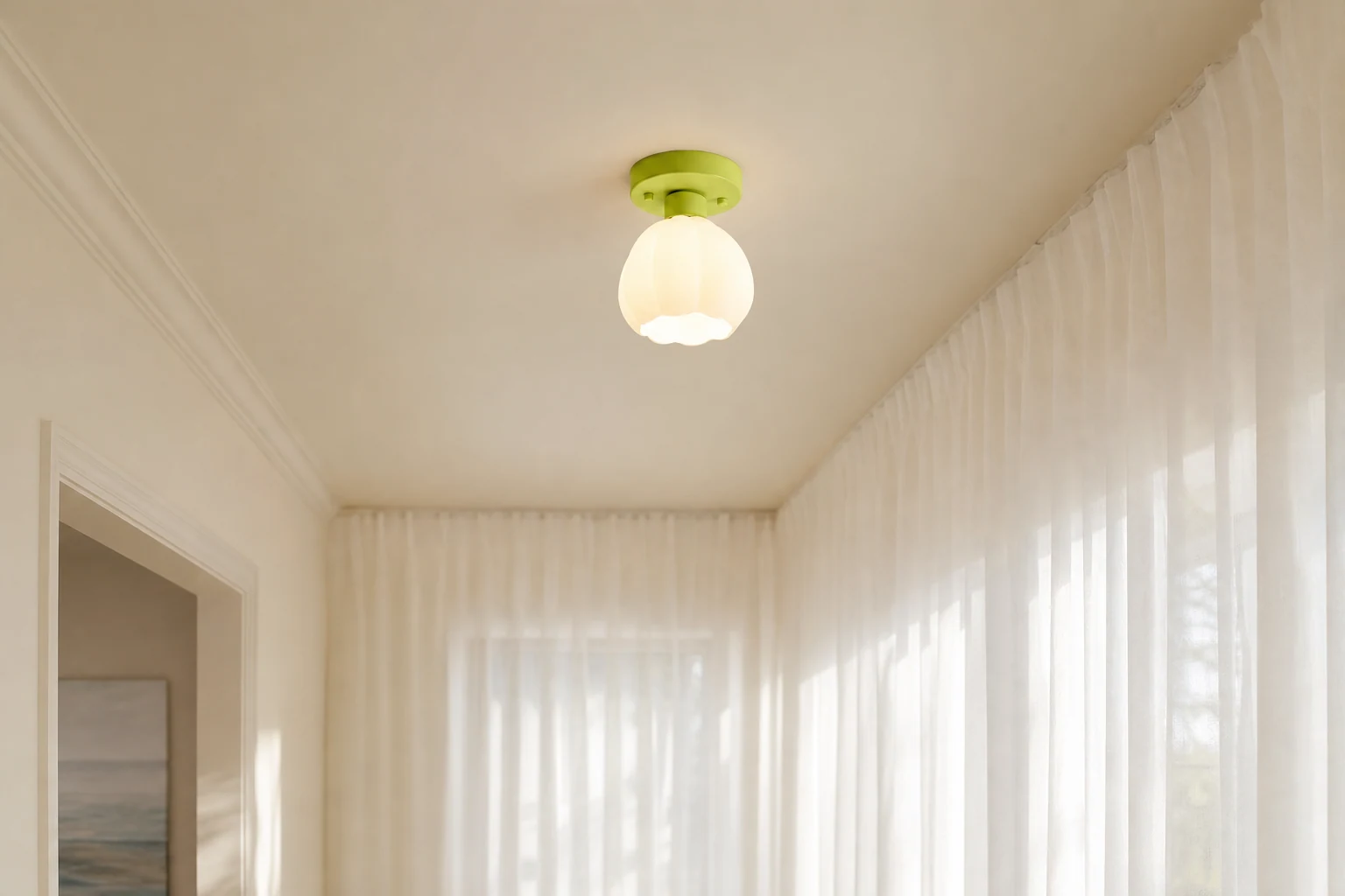 Półwpuszczana lampa M380 z cieniowanym kwiatem, pokazana w scenie w pomieszczeniu lifestylowym