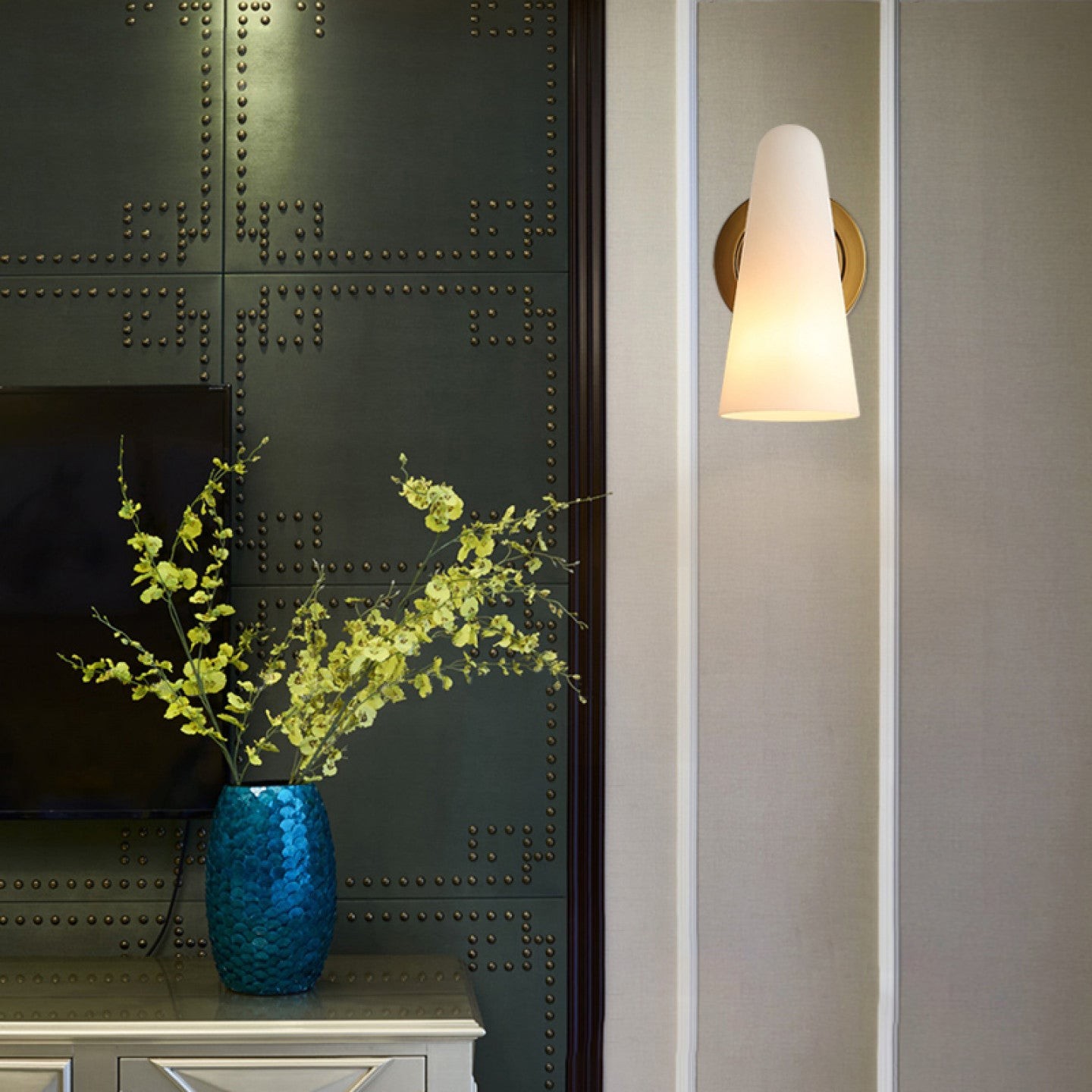 Nordic Simple Light Luxury Brass Wall Lamp M131
