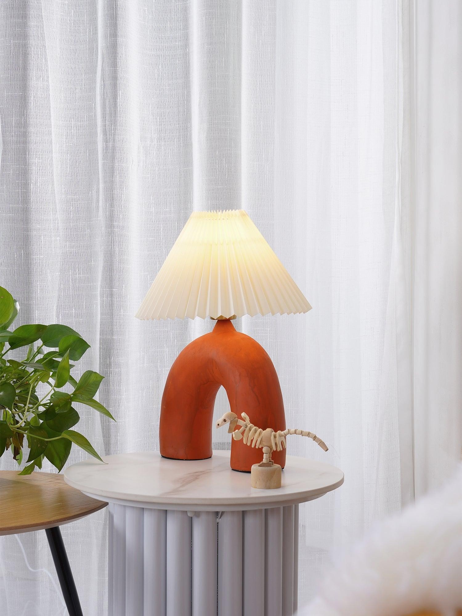 Arched Pleated Table Lamp M495