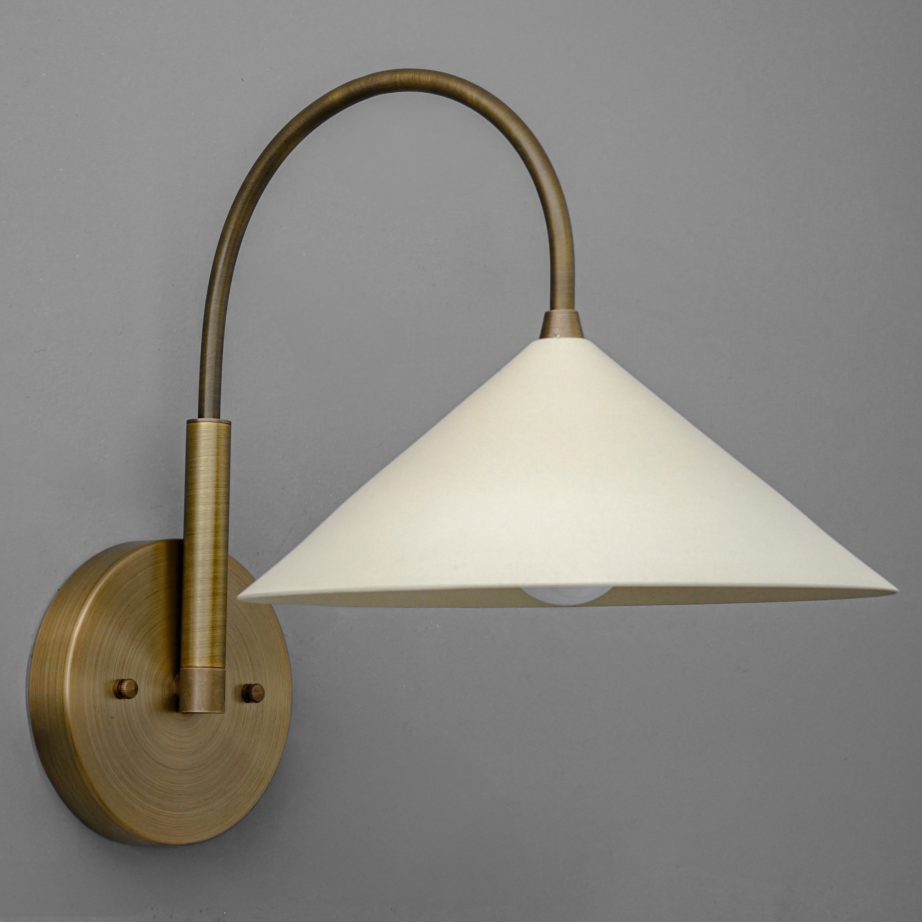 Curva Metal Vintage Wall Sconce - Elegant Cone Shade for Bedrooms T394