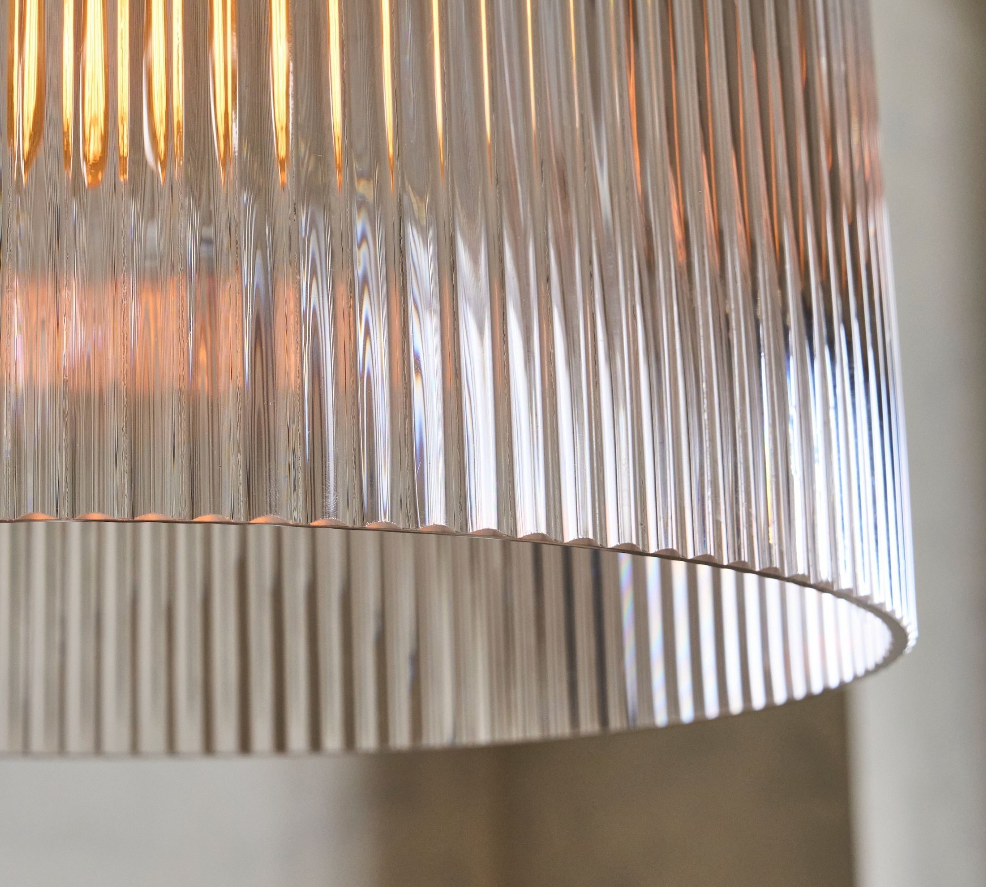 Bravira Ribbed Glass Pendant Light - Elegant Kitchen Island Lamp T073