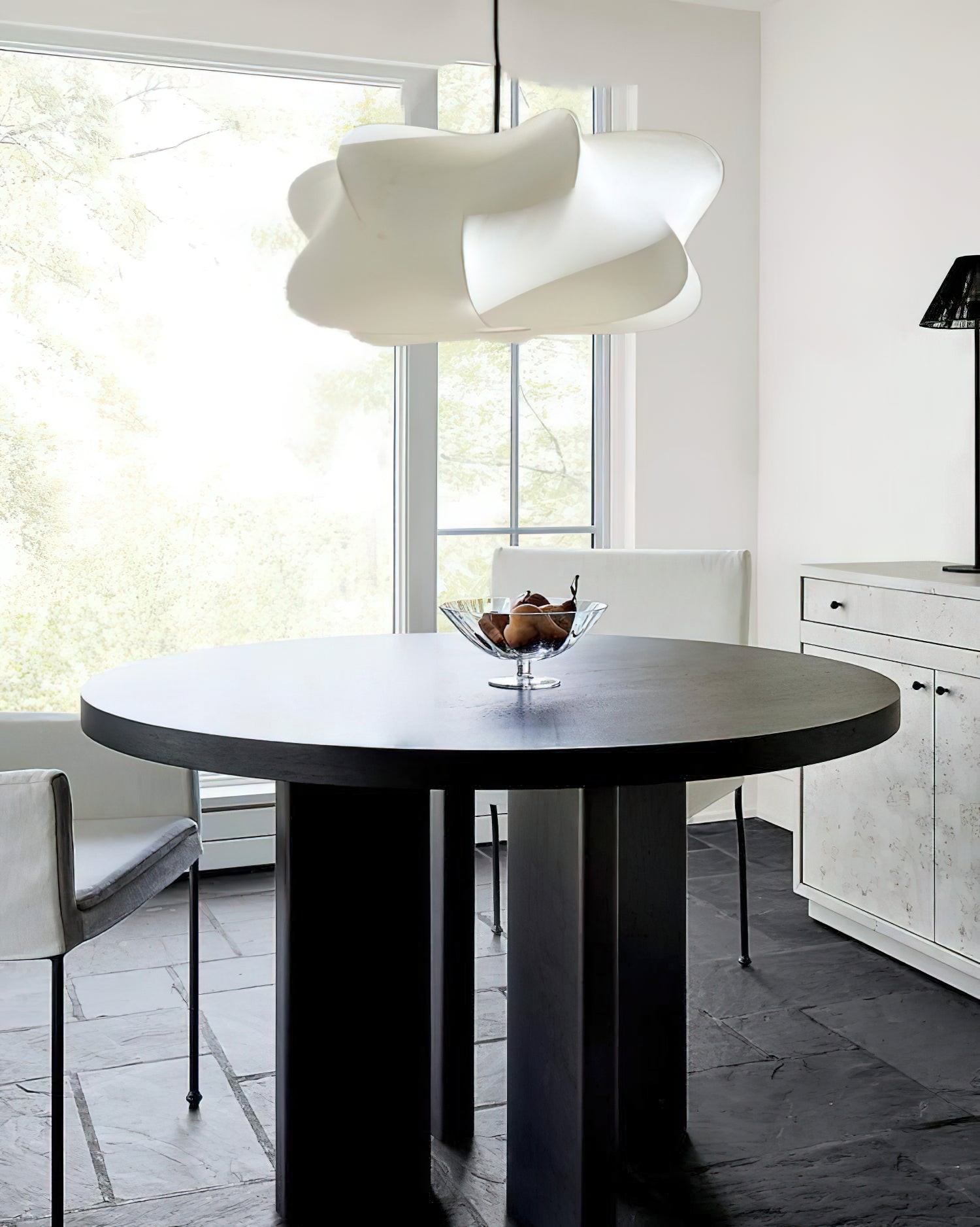 Sleek Modern Pendant Light - Adjustable Suspension for Dining Rooms M157