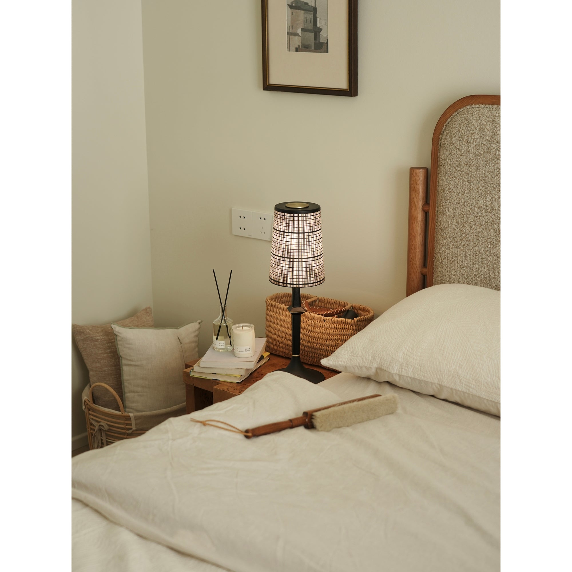 Devon Black Table Lamp D709